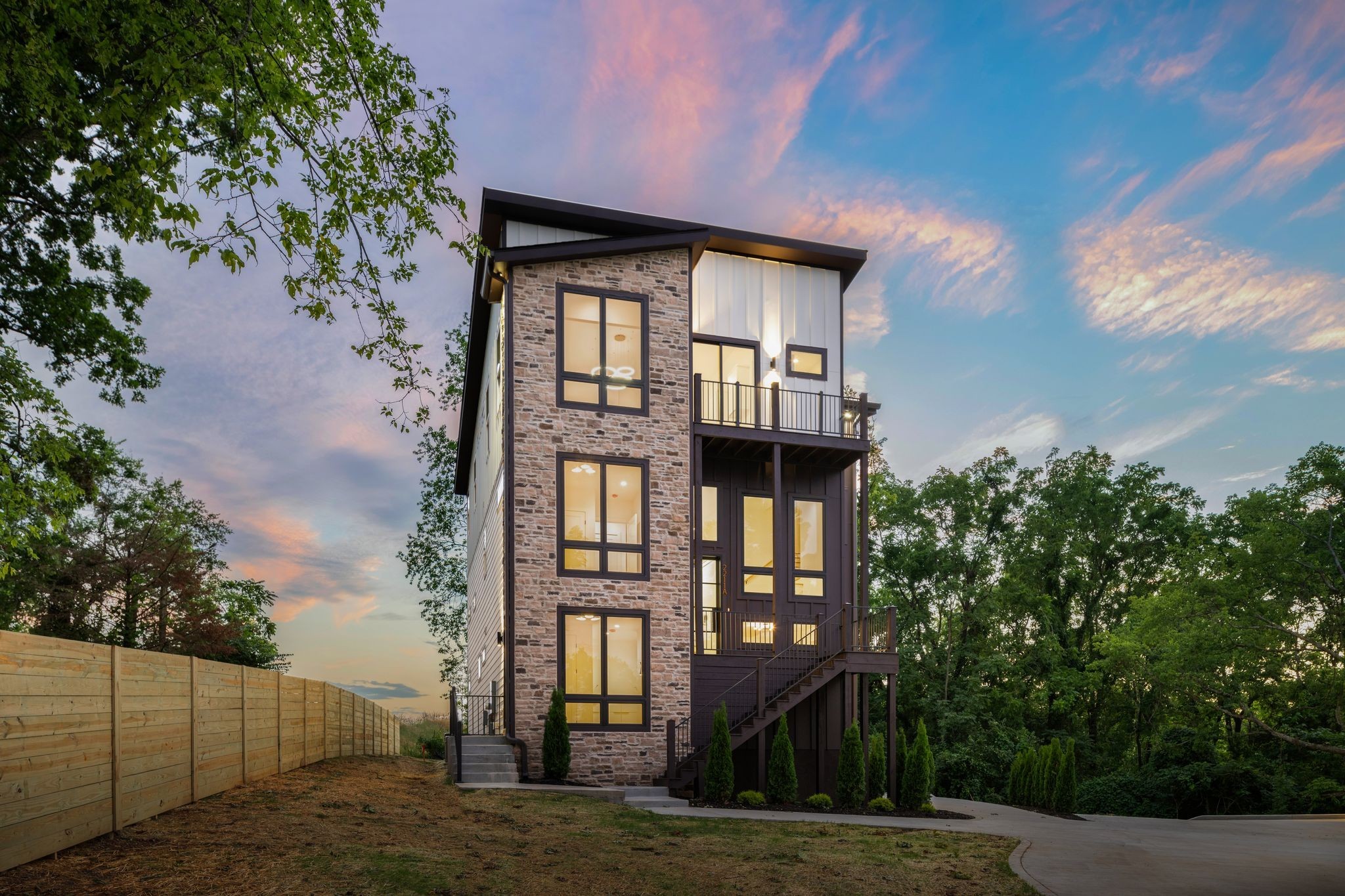 2211 Summitt Ave Unit: A
