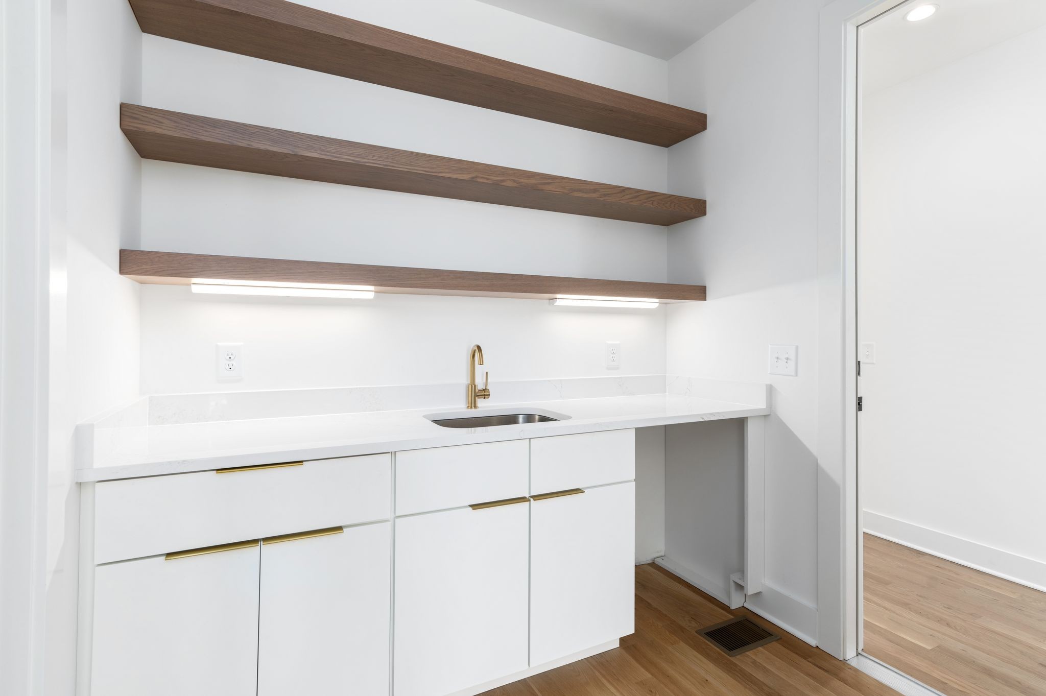 2211 Summitt Ave Unit: A