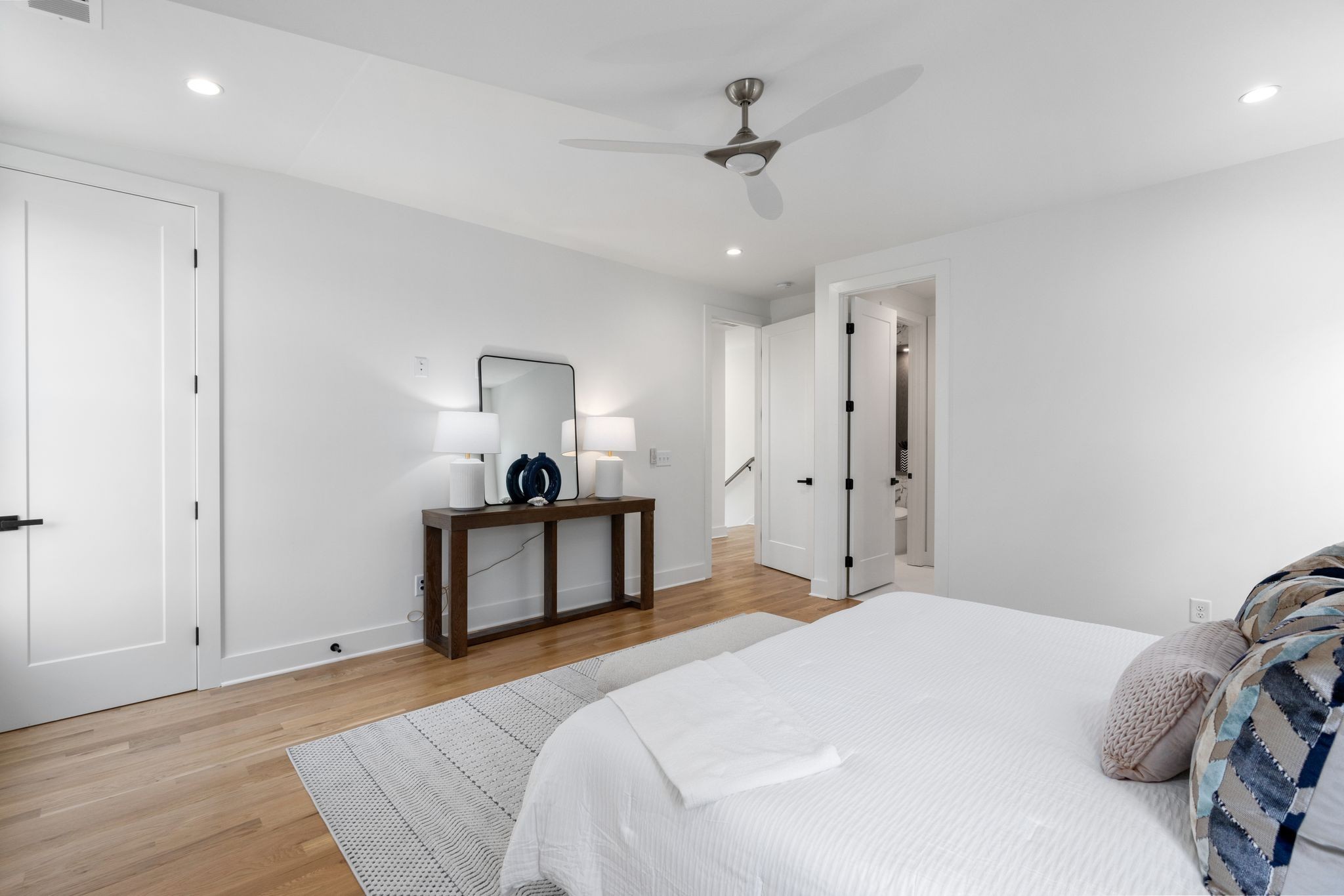 2211 Summitt Ave Unit: A