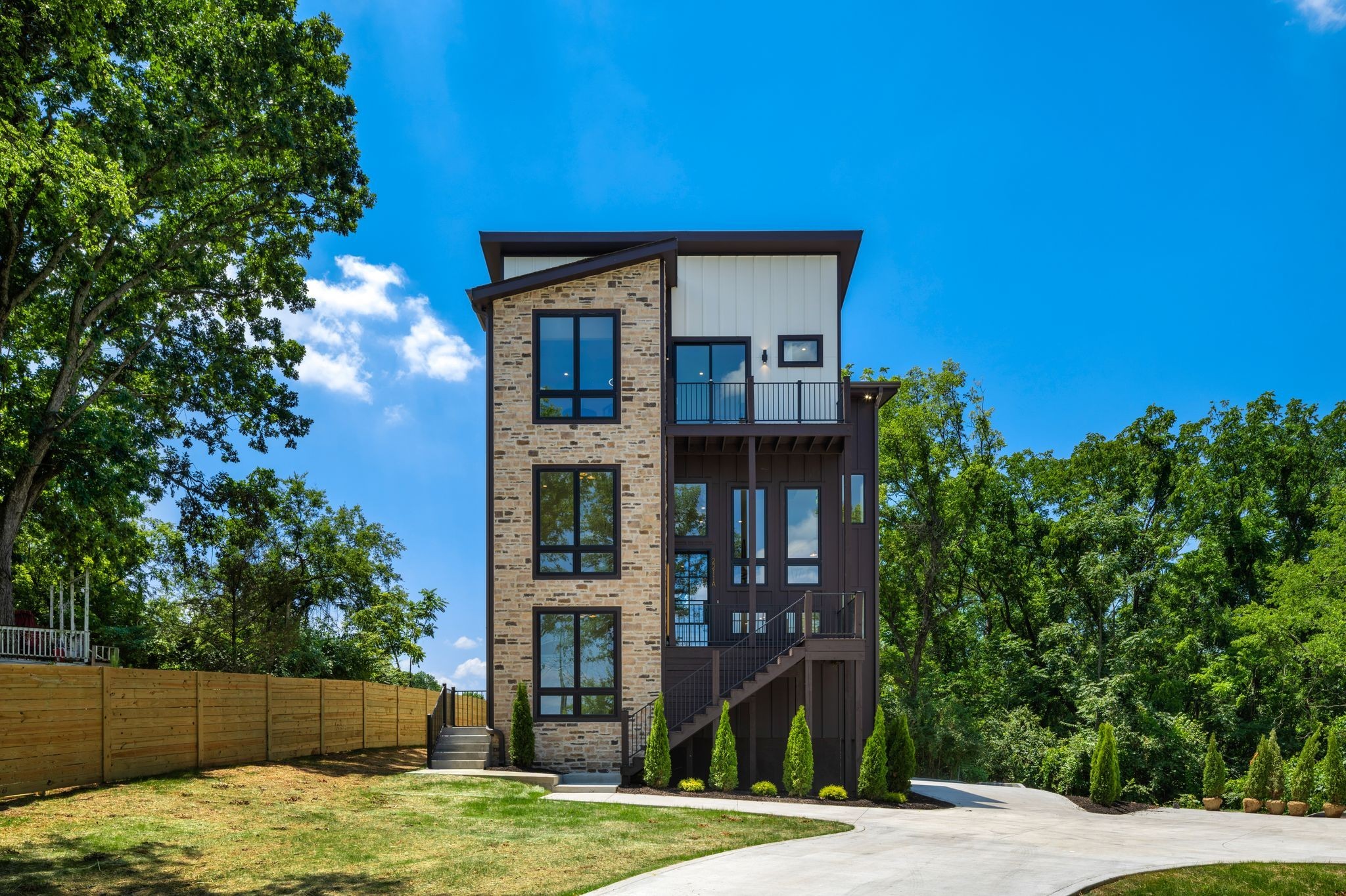 2211 Summitt Ave Unit: A