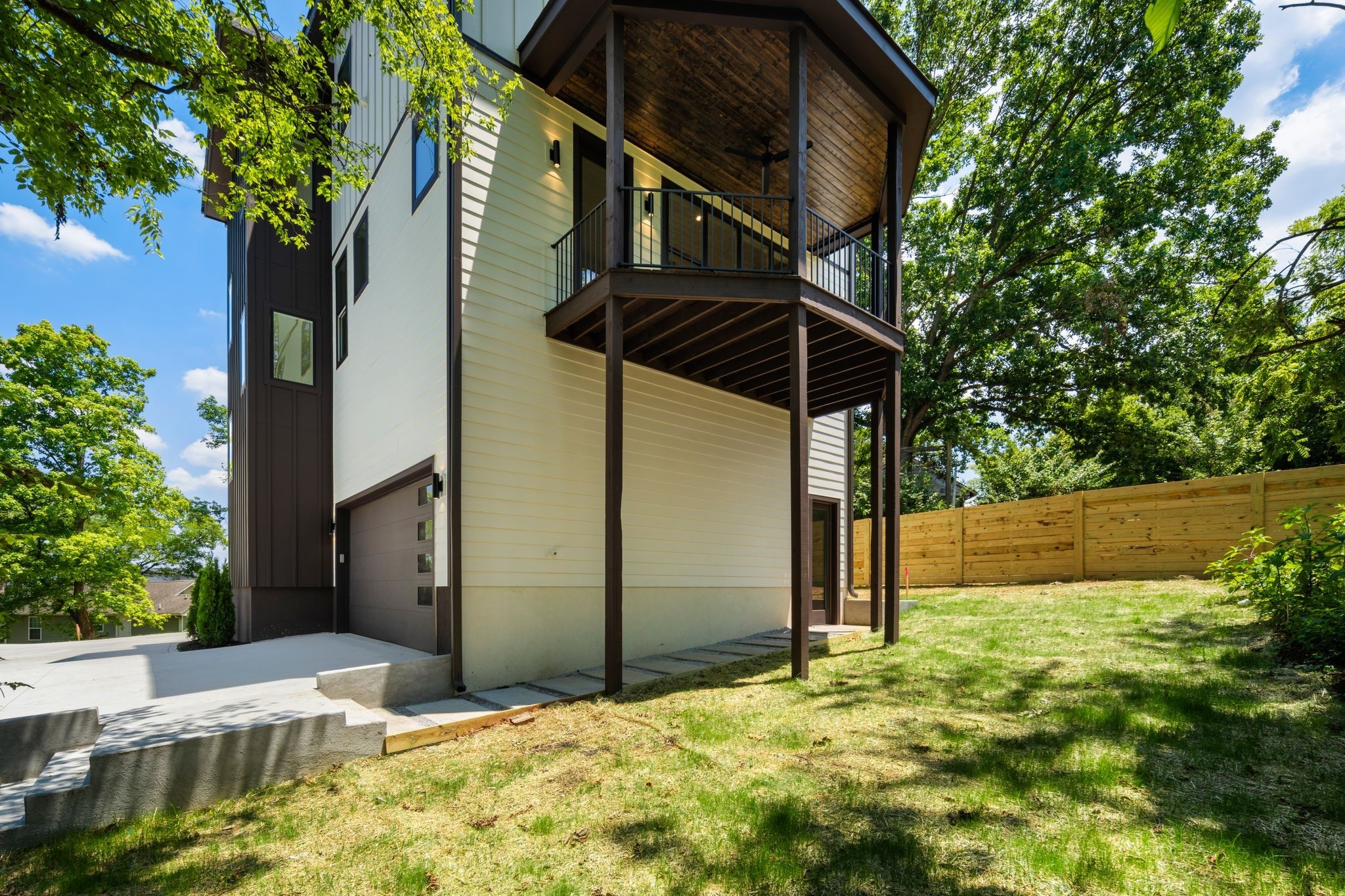 2211 Summitt Ave Unit: A