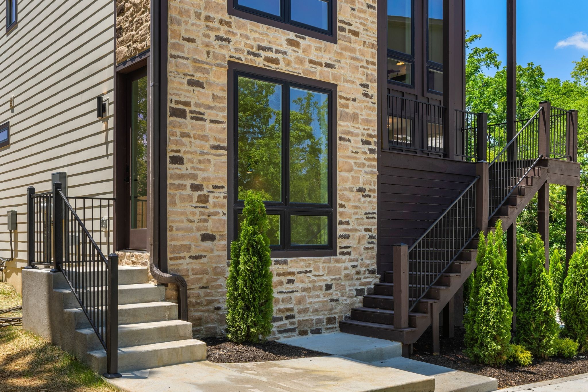 2211 Summitt Ave Unit: A