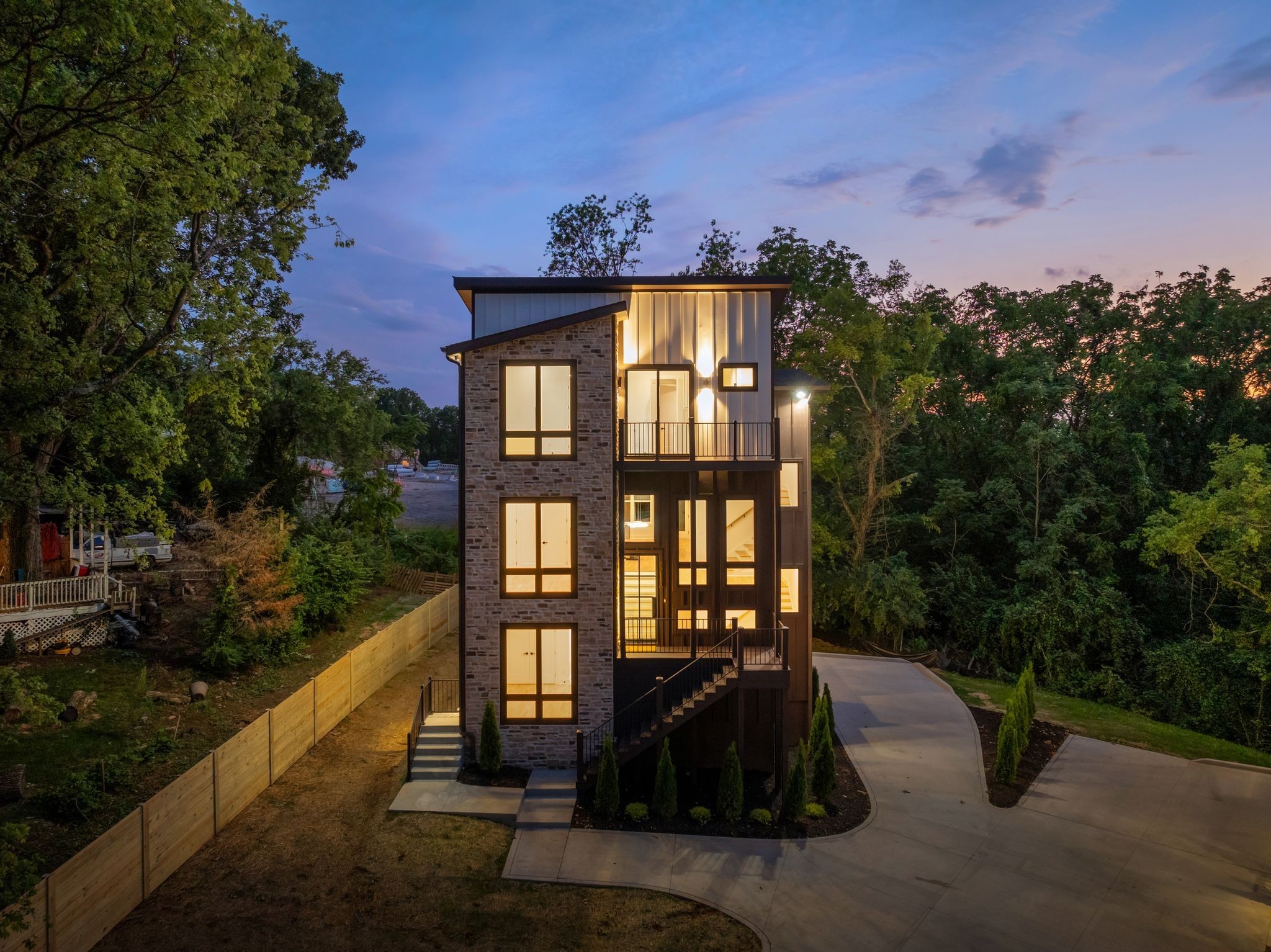 2211 Summitt Ave Unit: A