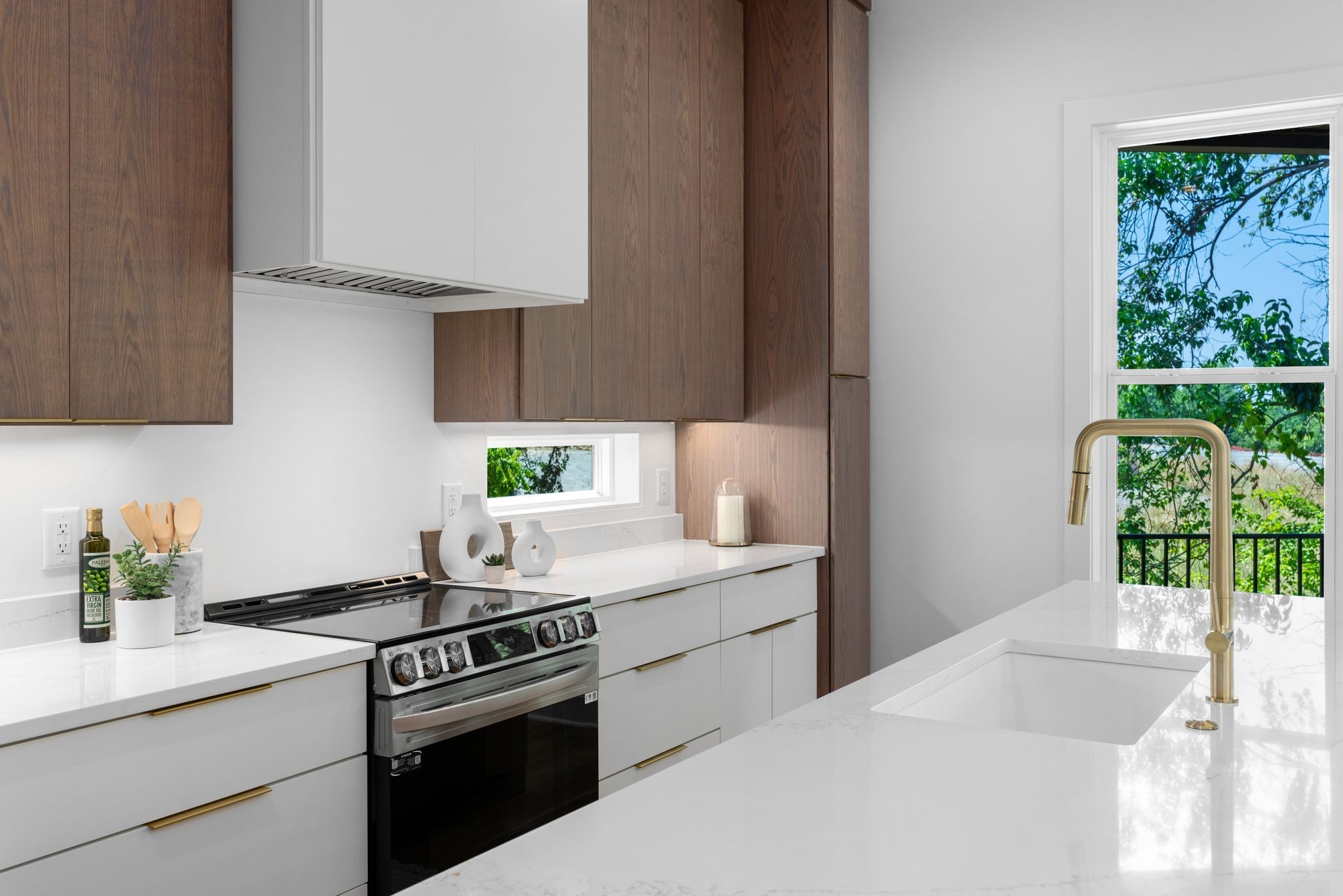 2211 Summitt Ave Unit: A
