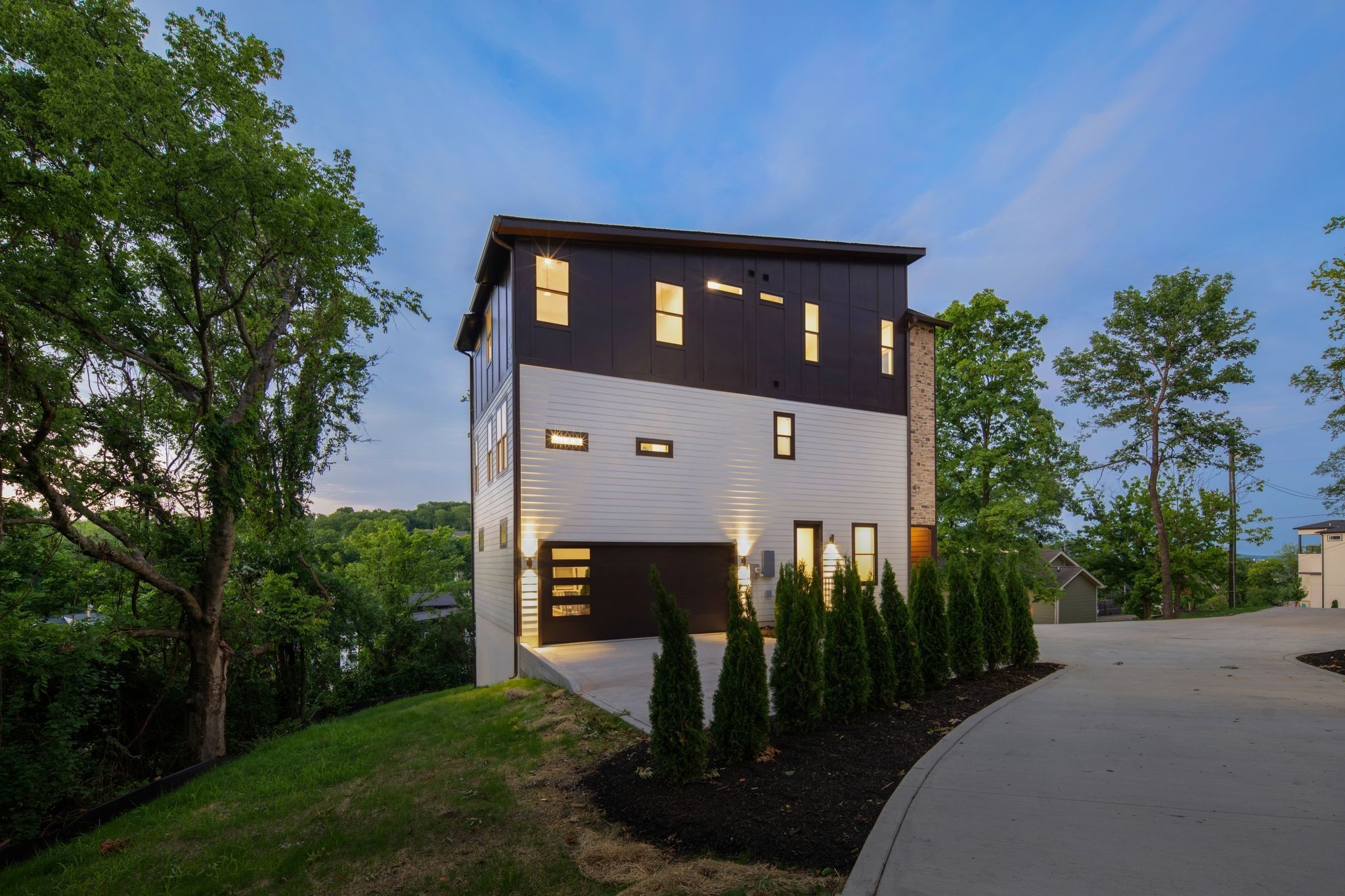 2211 Summitt Ave Unit: B