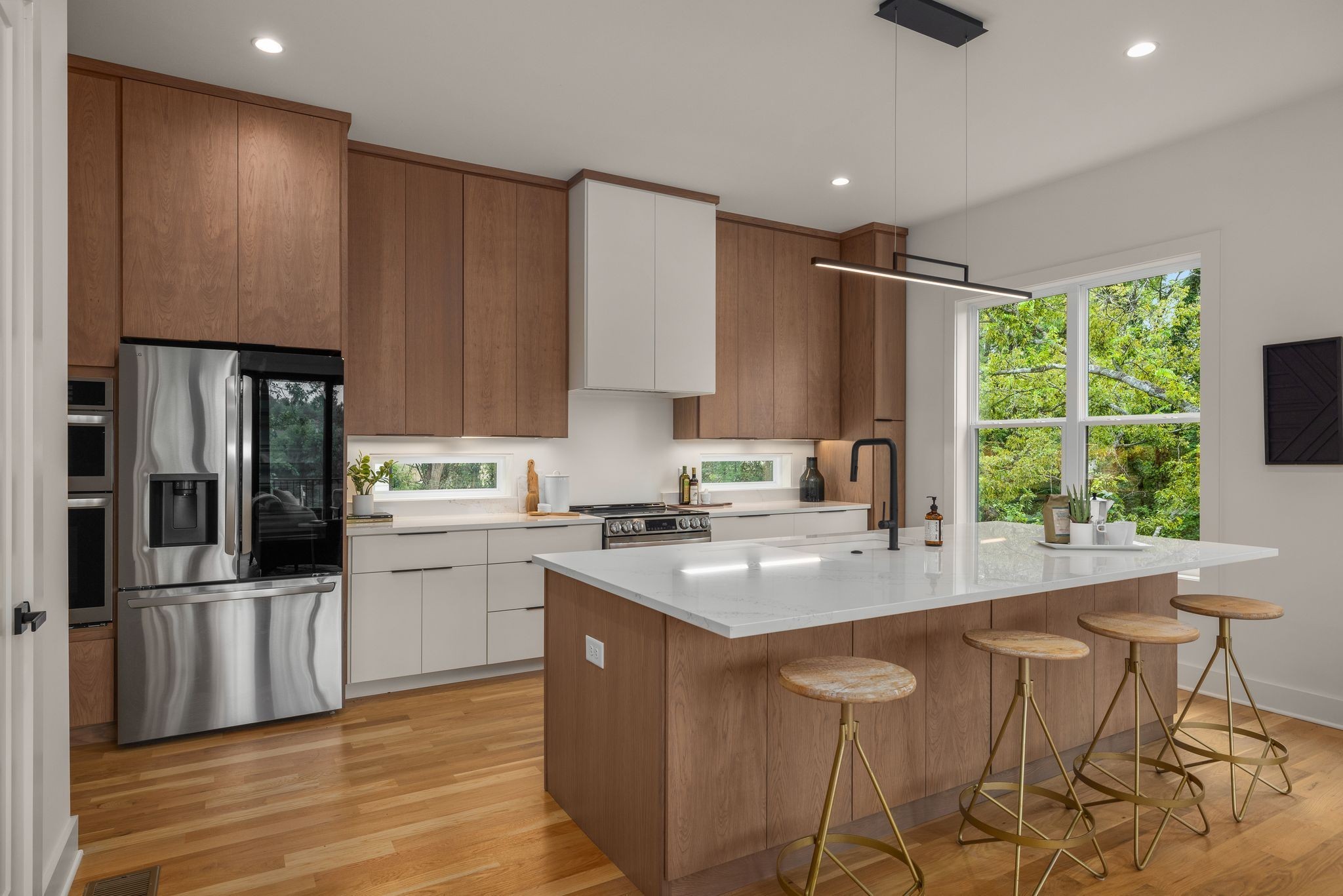 2211 Summitt Ave Unit: B