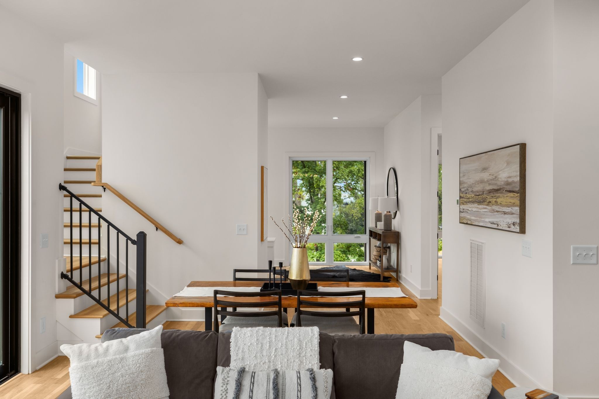 2211 Summitt Ave Unit: B