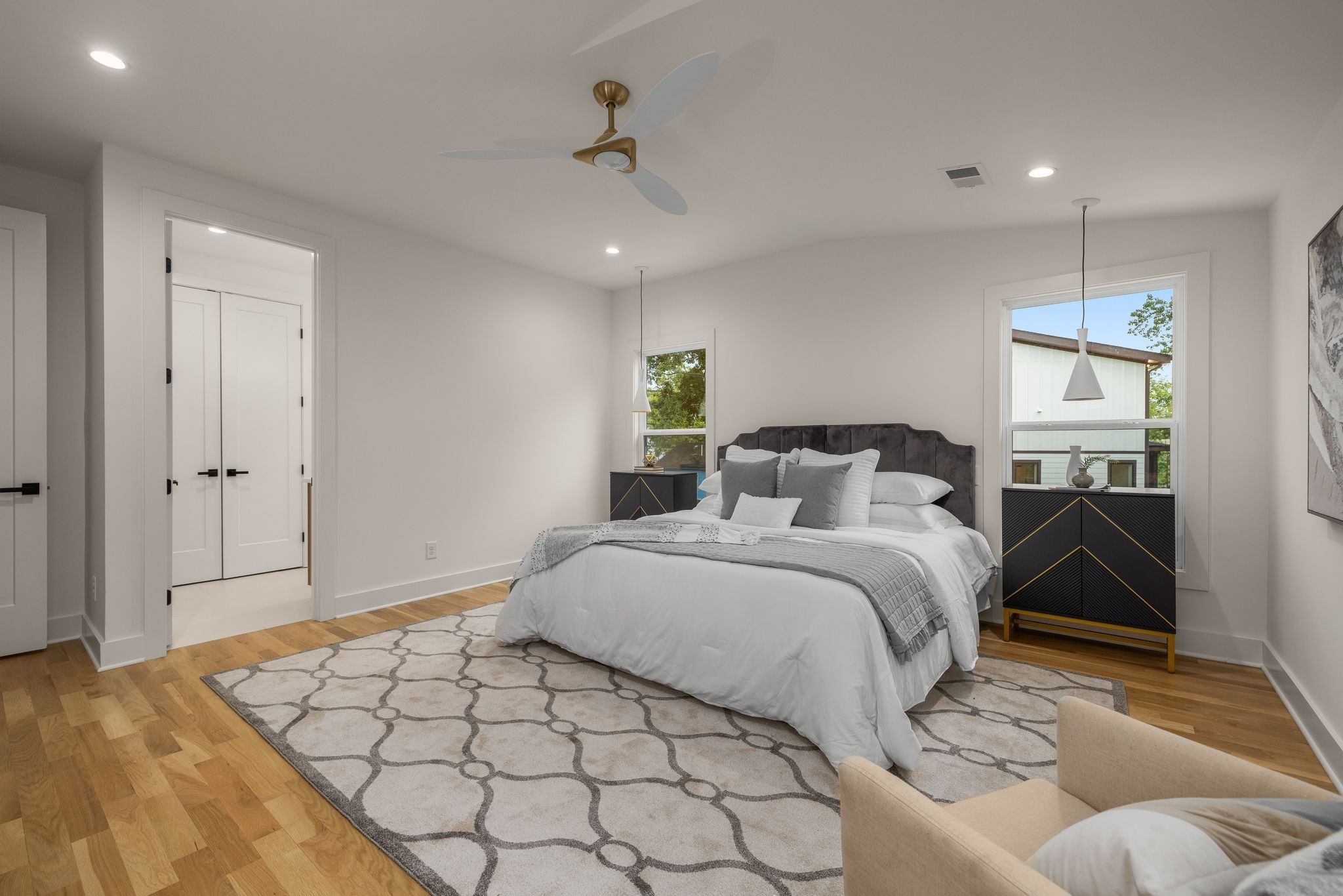2211 Summitt Ave Unit: B