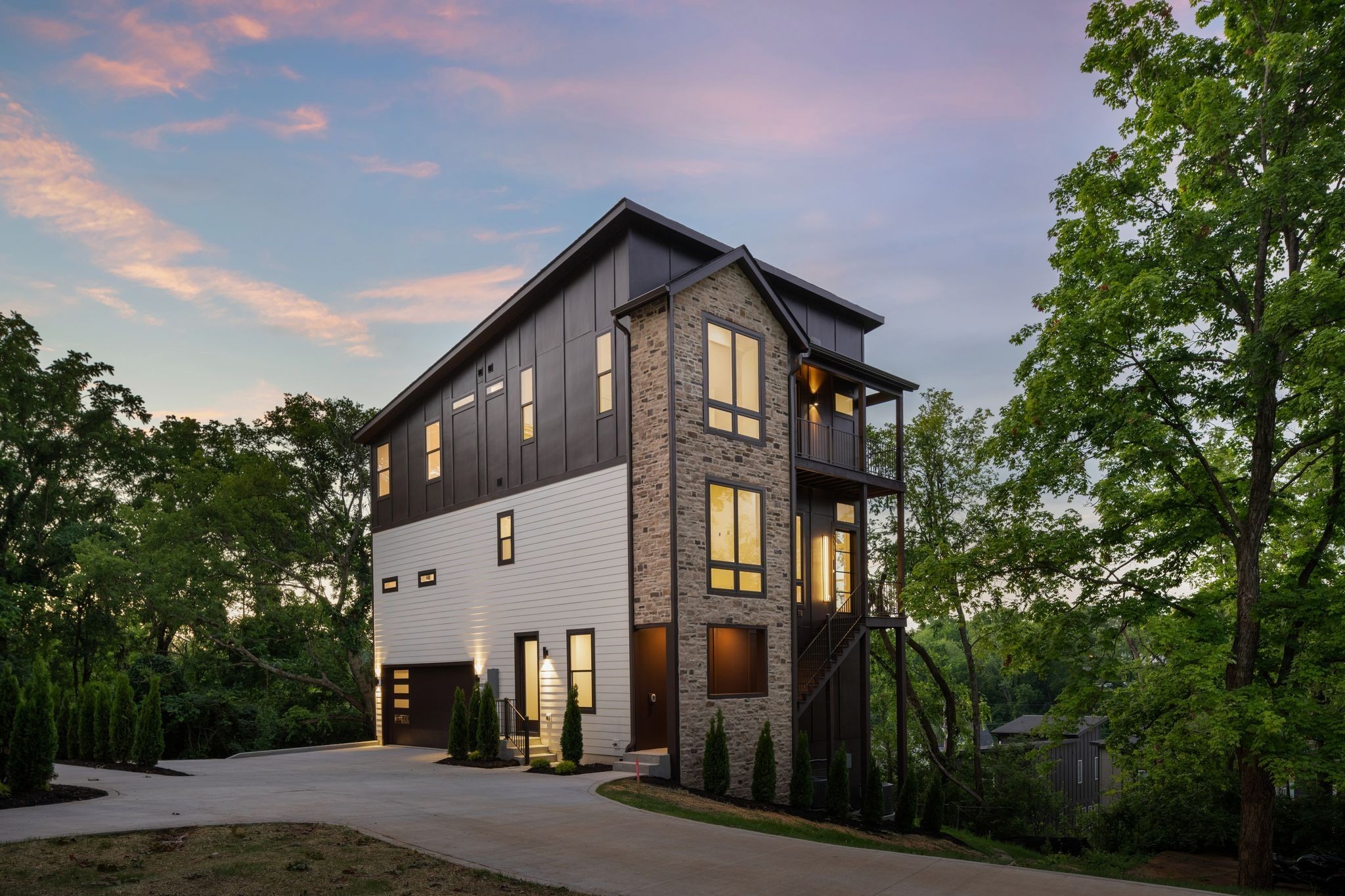 2211 Summitt Ave Unit: B