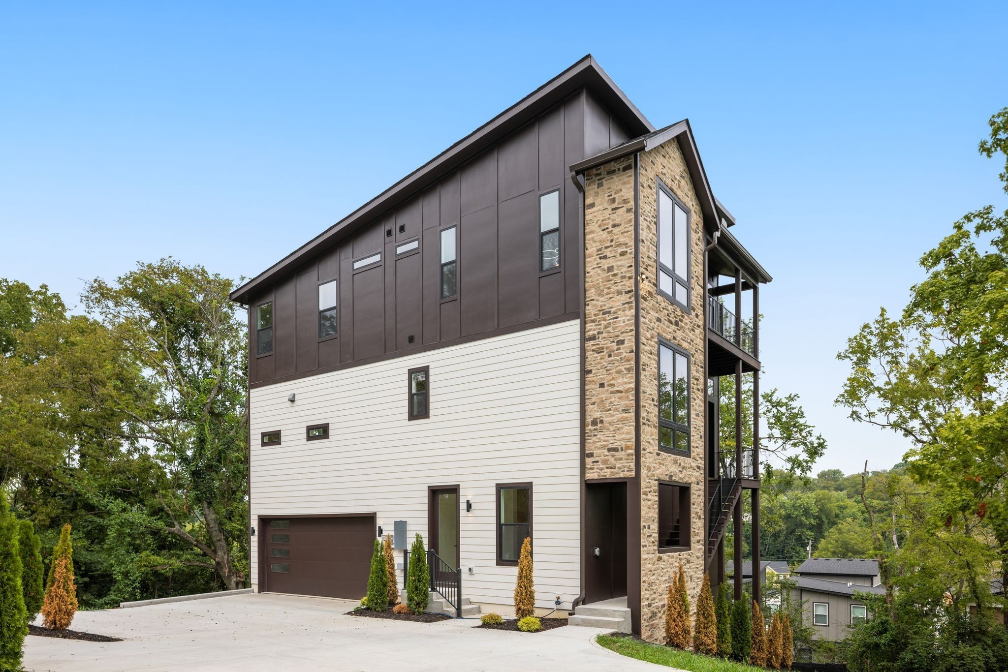 2211 Summitt Ave Unit: B