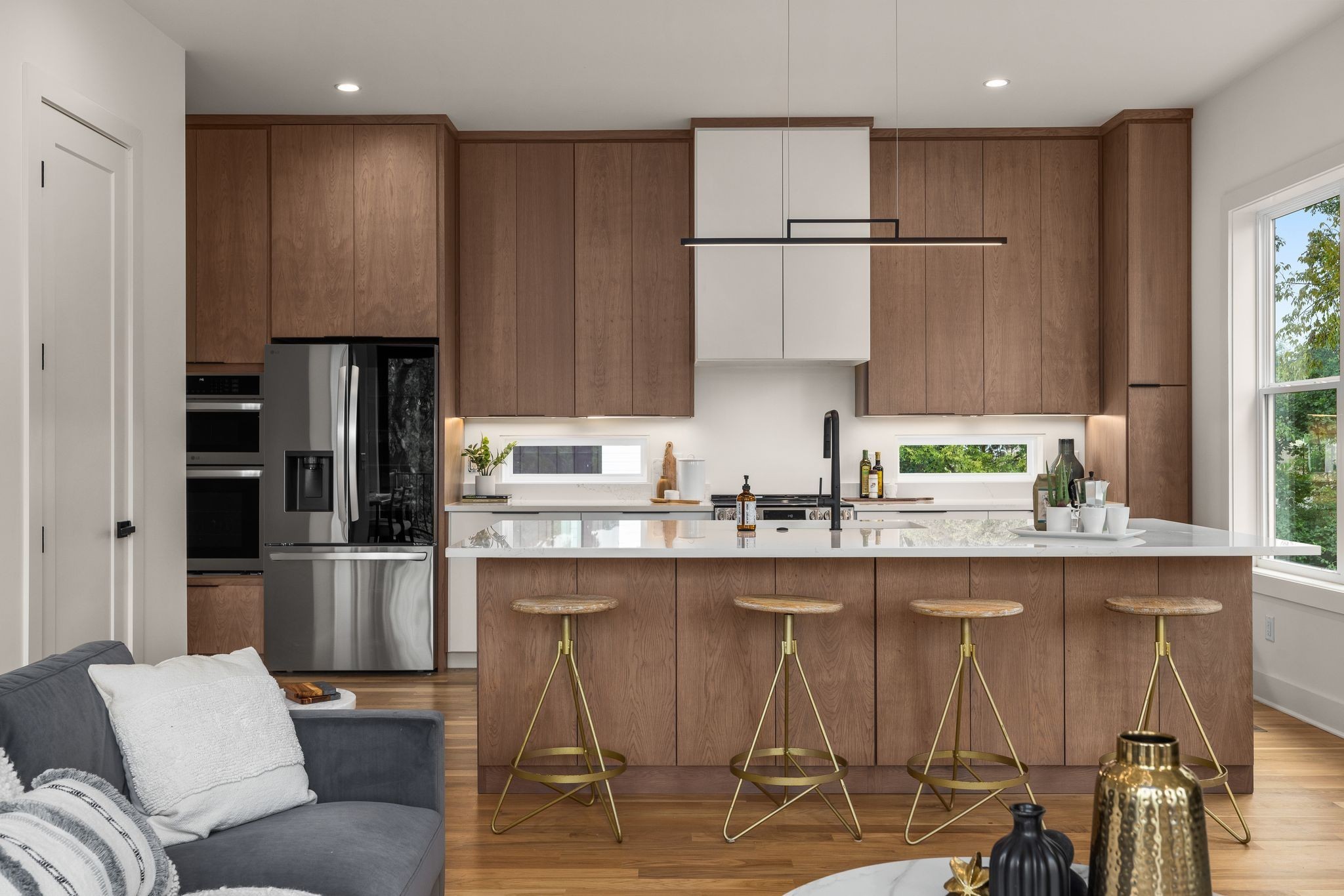 2211 Summitt Ave Unit: B
