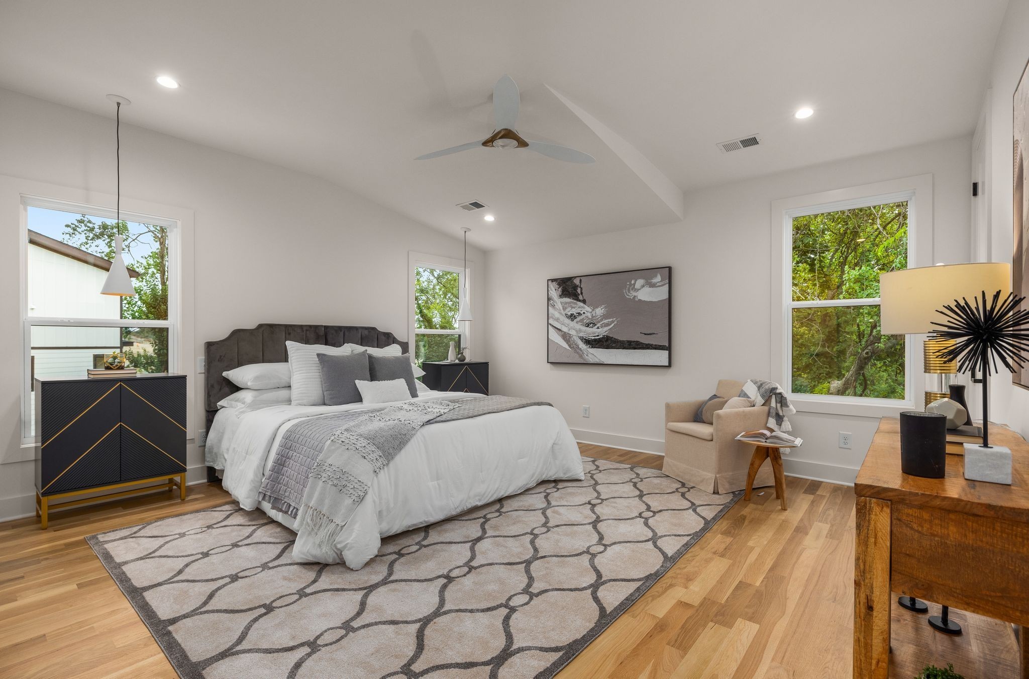 2211 Summitt Ave Unit: B