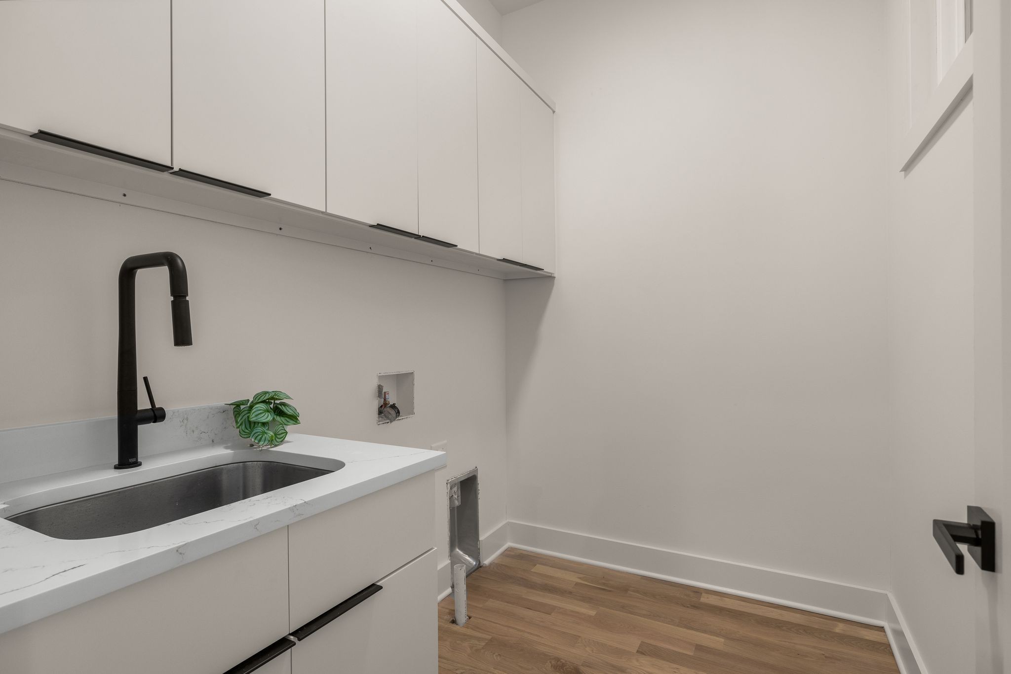 2211 Summitt Ave Unit: B