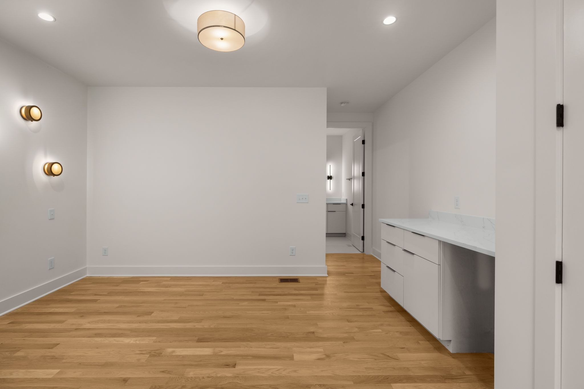 2211 Summitt Ave Unit: B