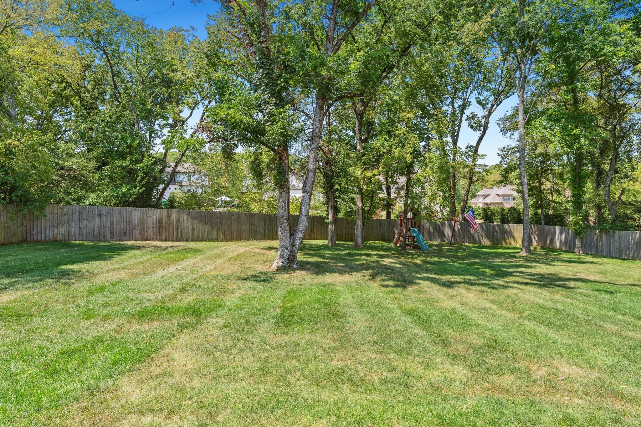 4221 Lindawood Dr