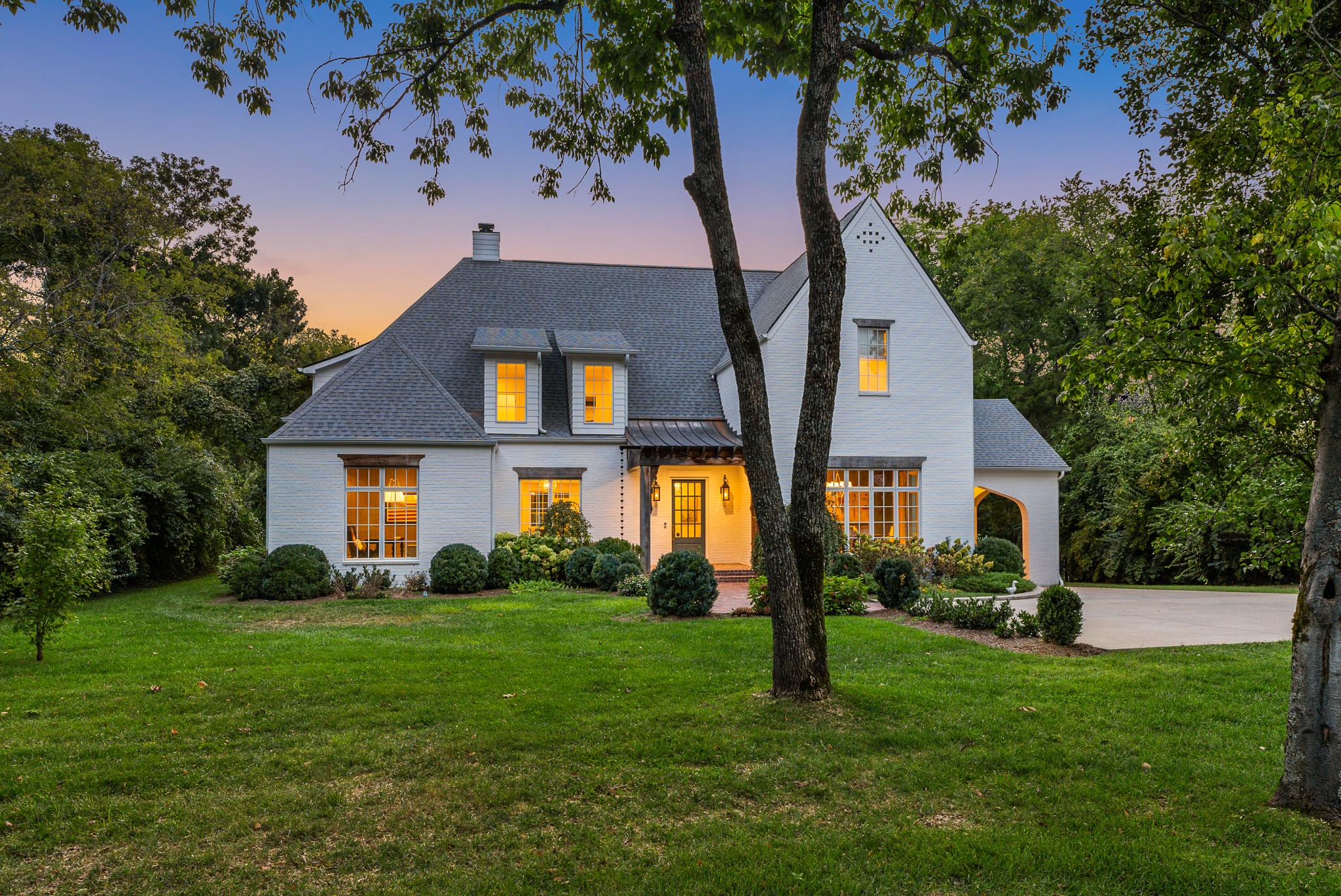 4221 Lindawood Dr