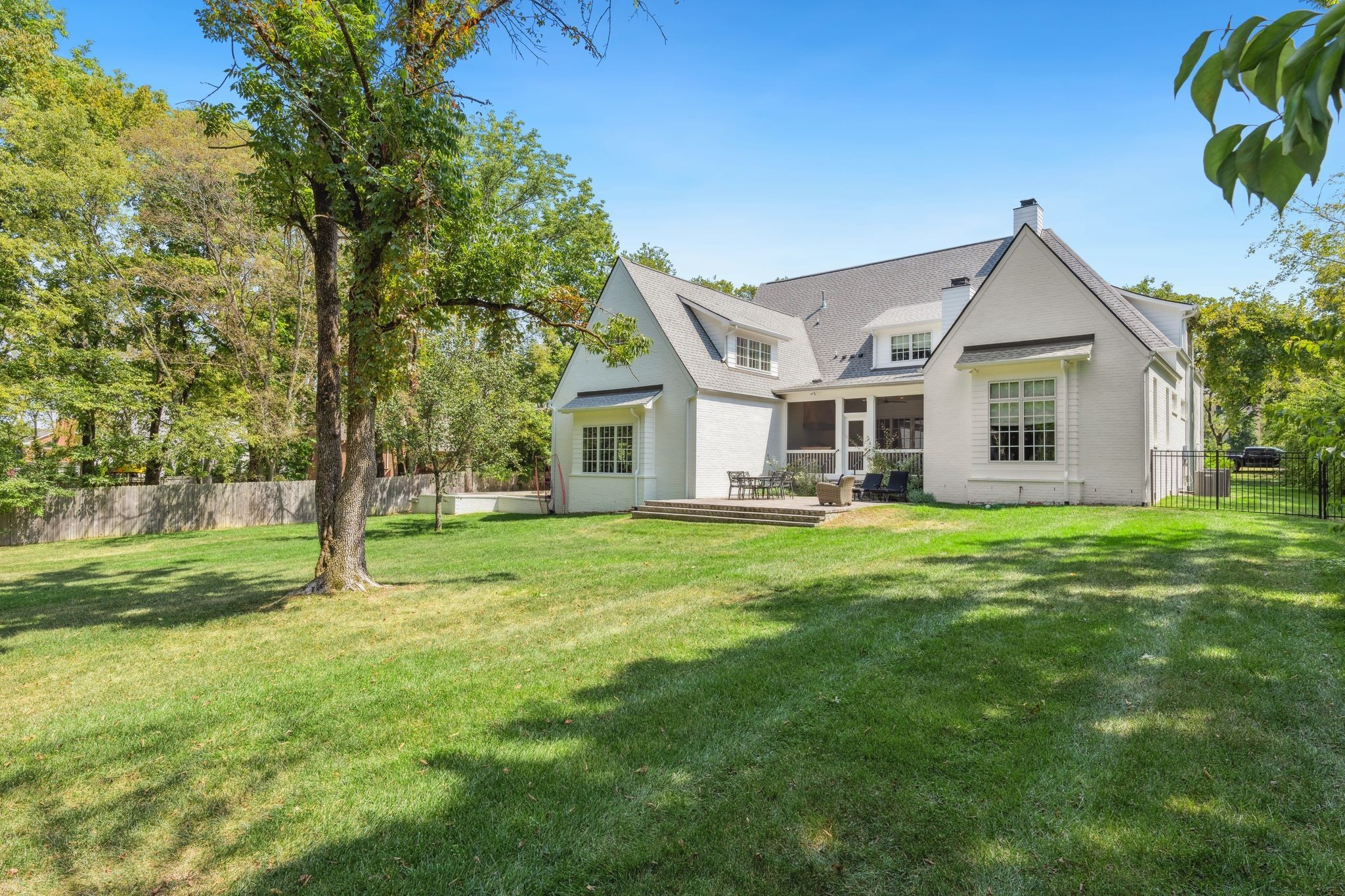 4221 Lindawood Dr