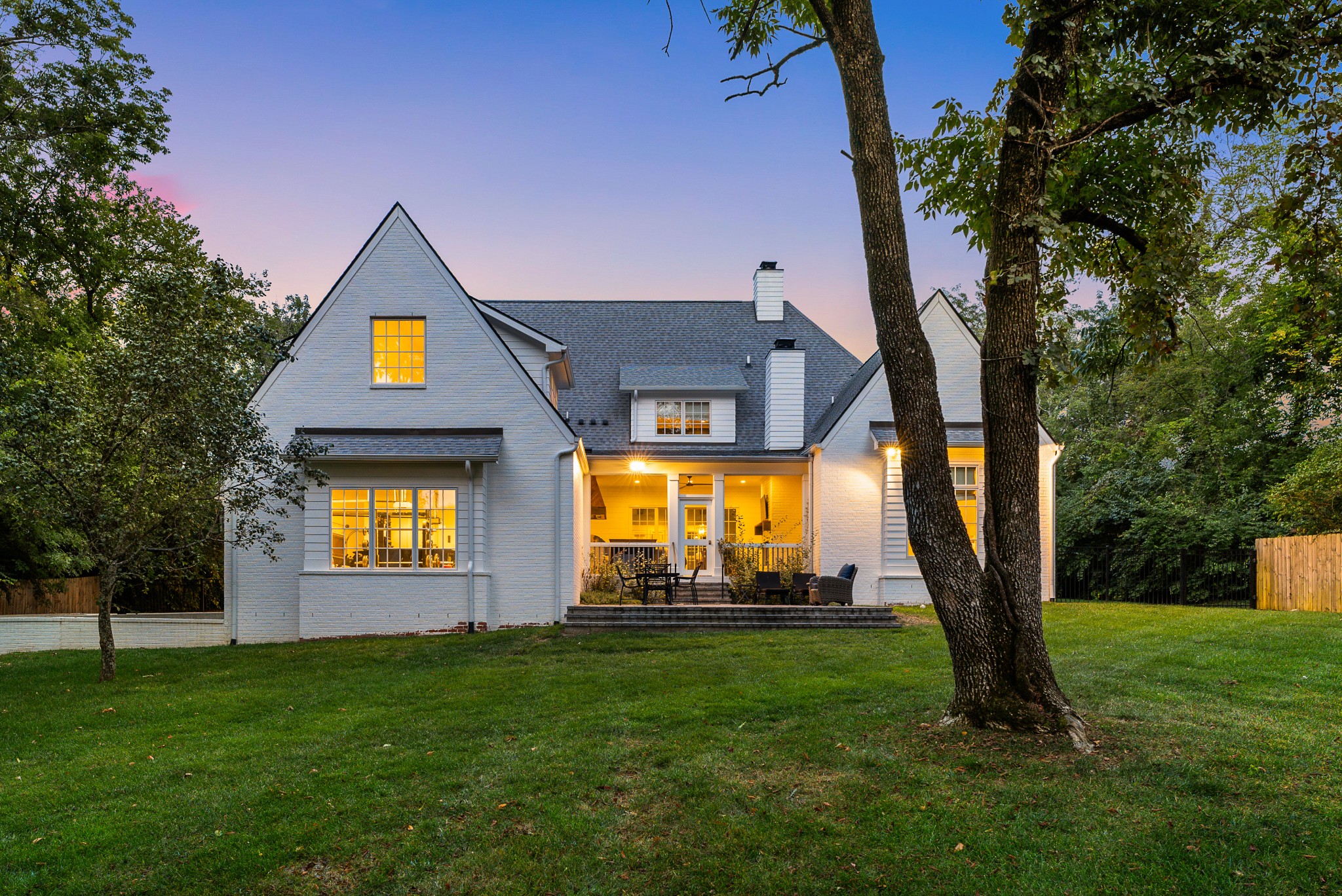 4221 Lindawood Dr