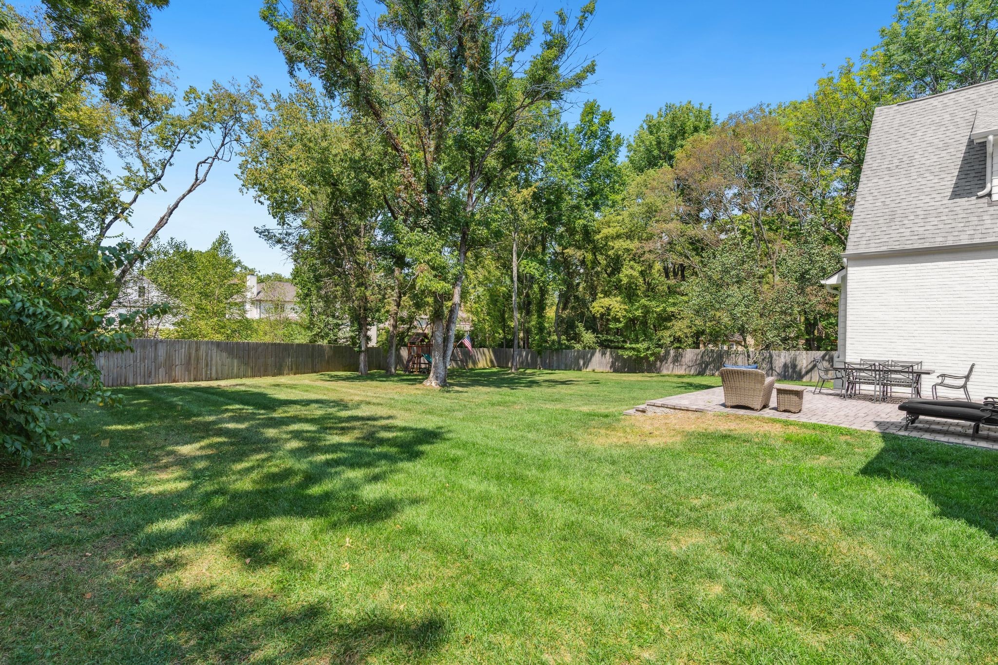 4221 Lindawood Dr