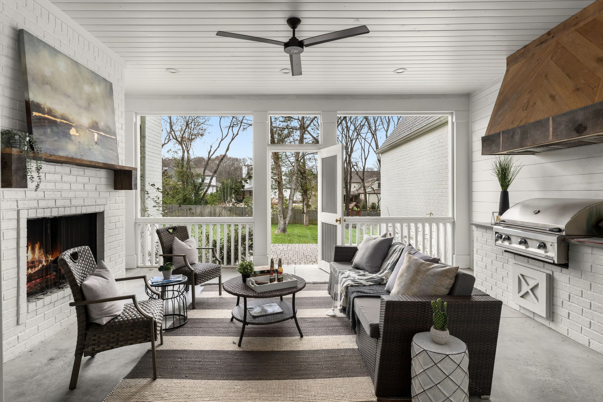 4221 Lindawood Dr