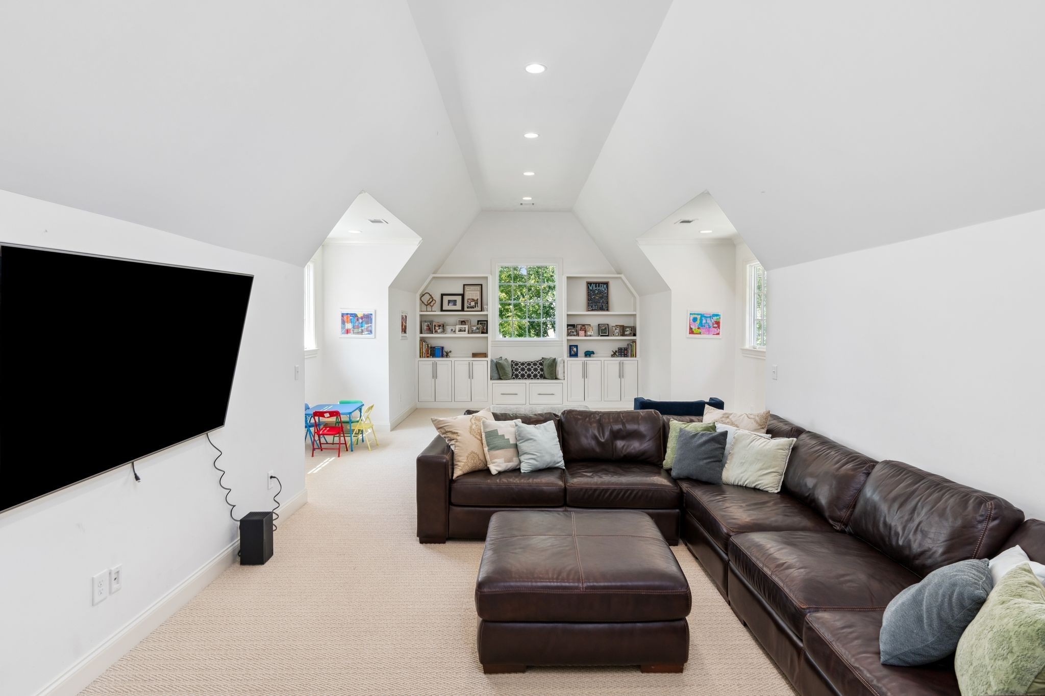 4221 Lindawood Dr