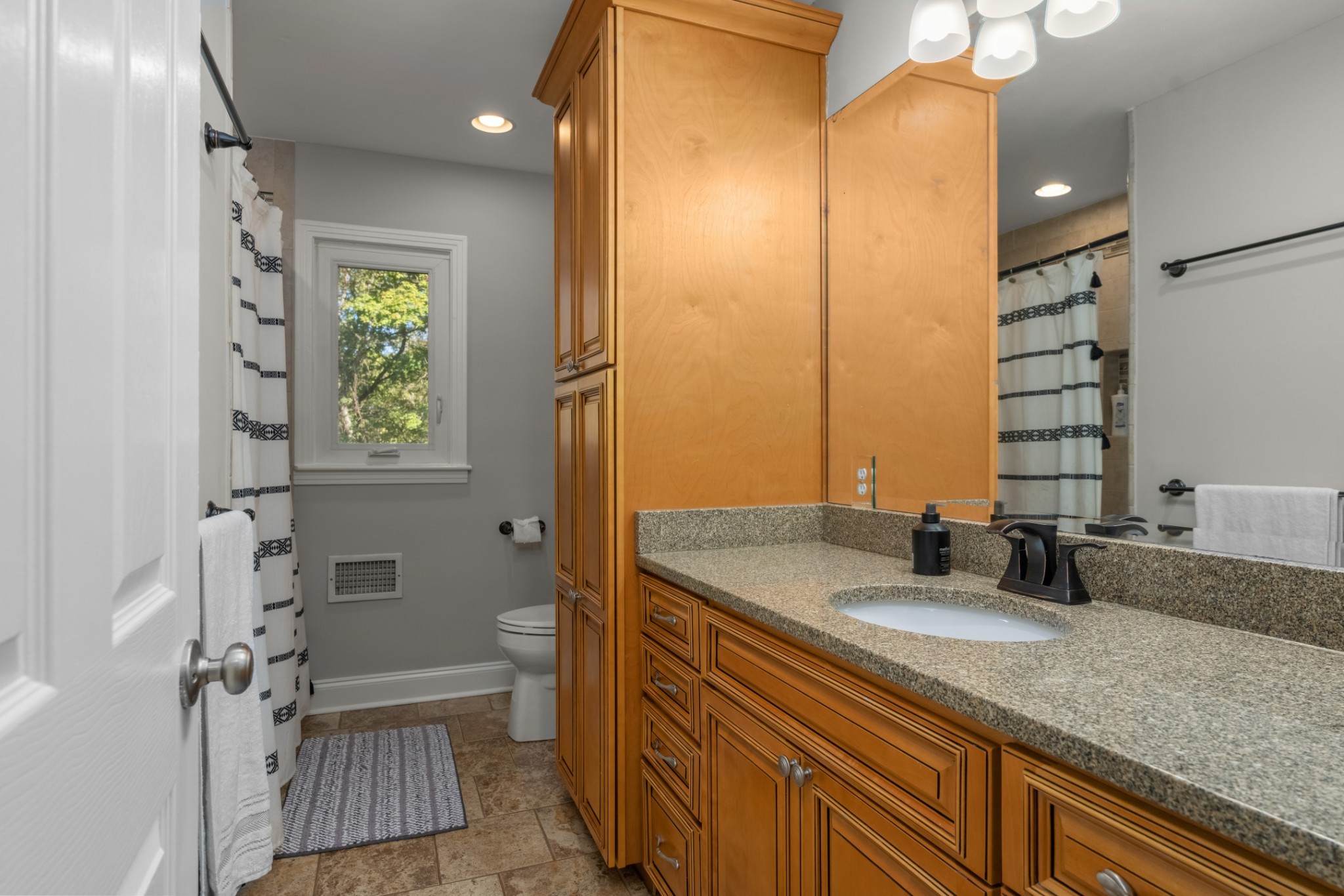 109 Oakmont Dr