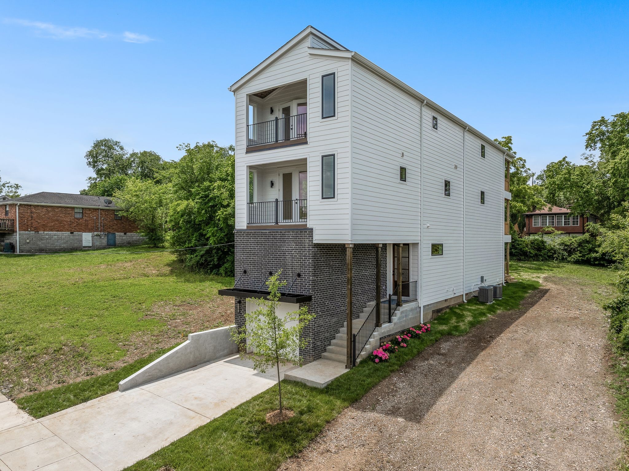 917 33rd Ave, N Unit: A