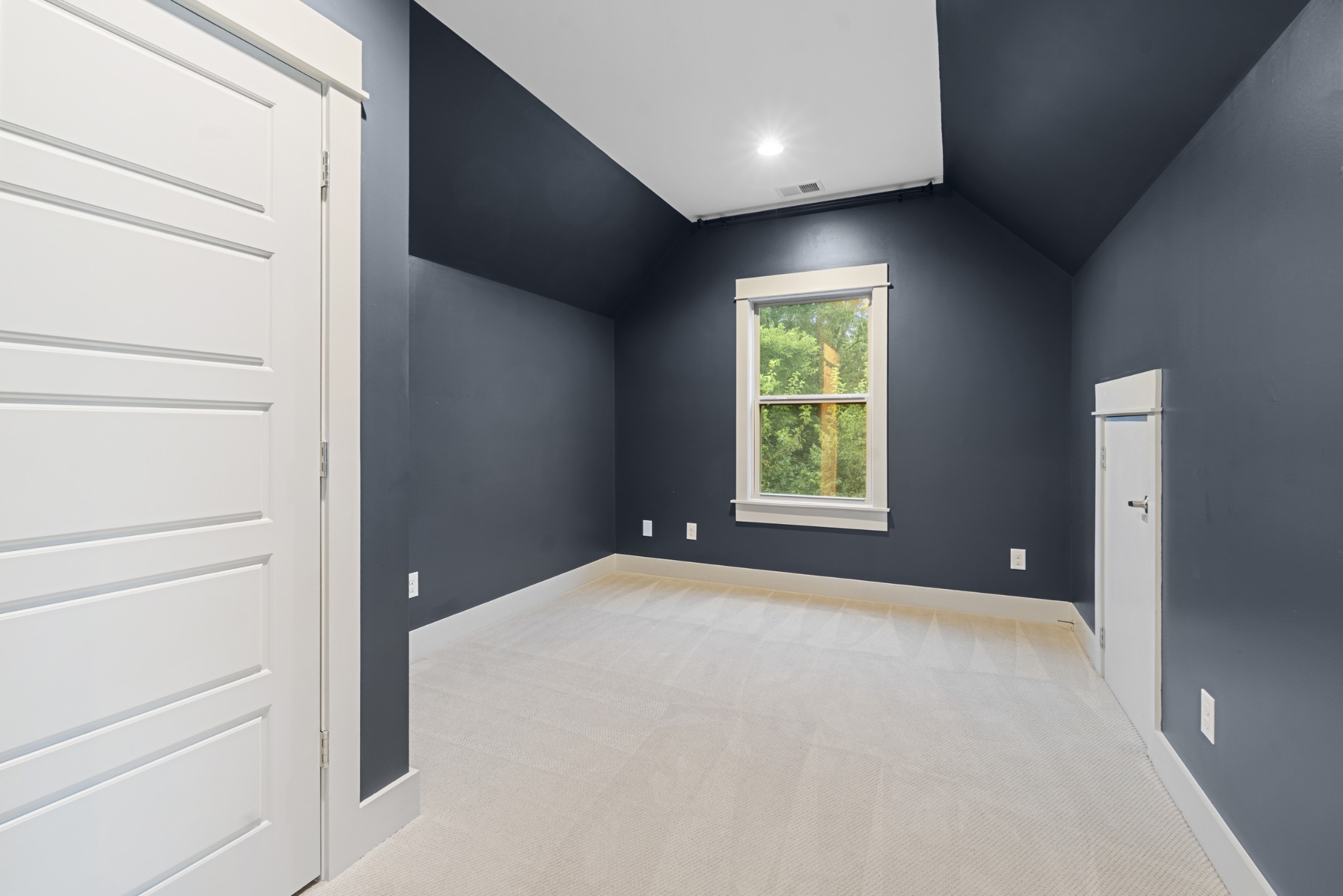 124 Creighton Ave