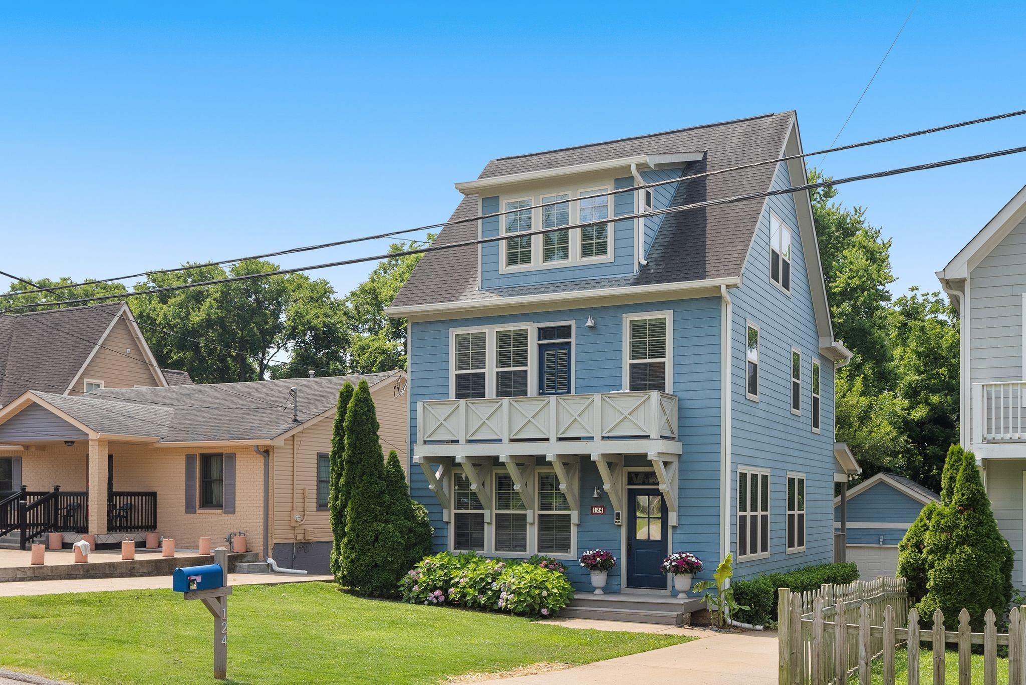124 Creighton Ave