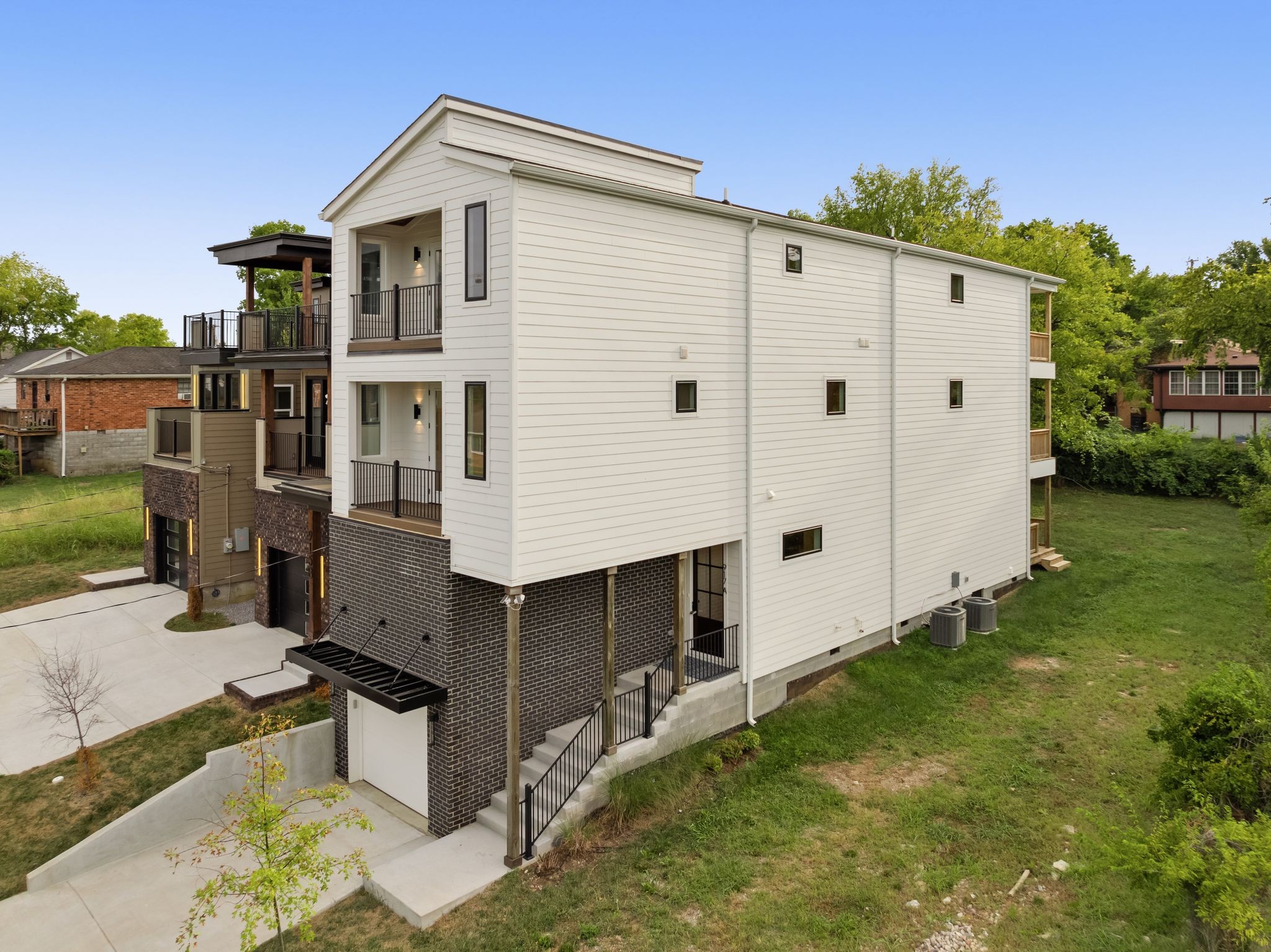 917B 33rd Ave, N
