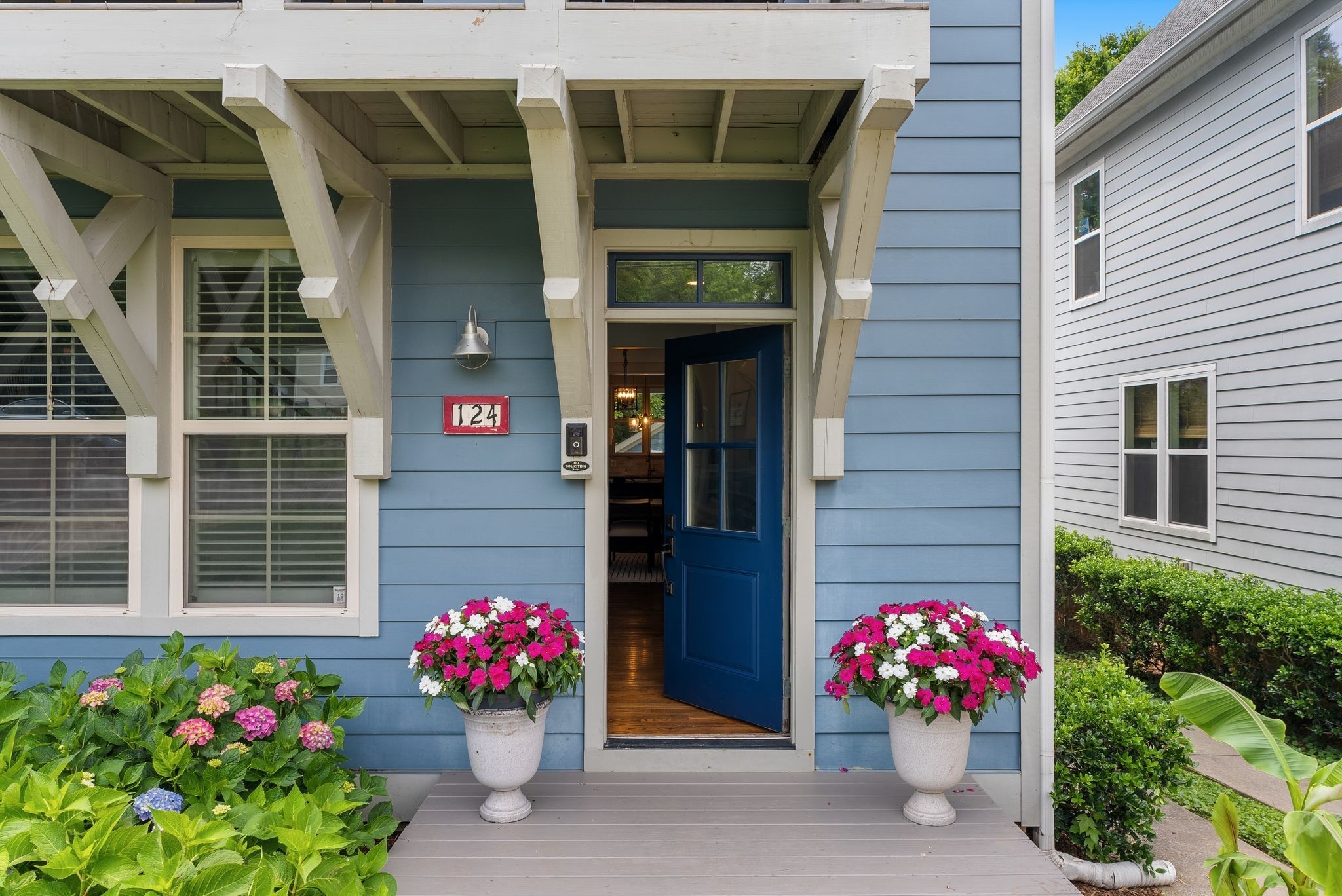 124 Creighton Ave