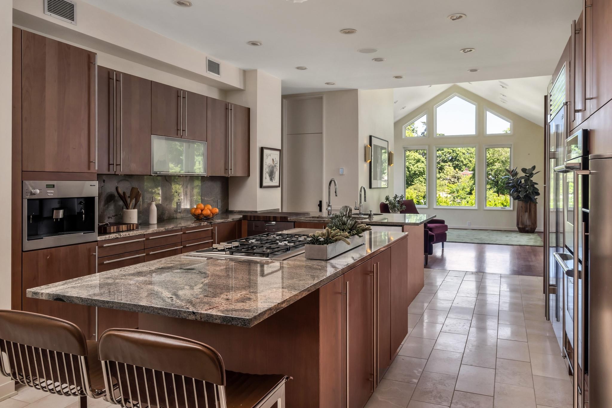300 Sunnyside Dr