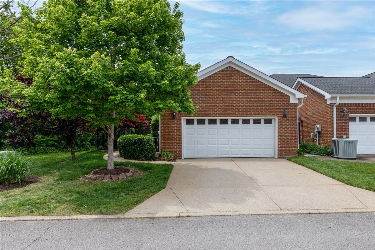 640 Springlake Dr