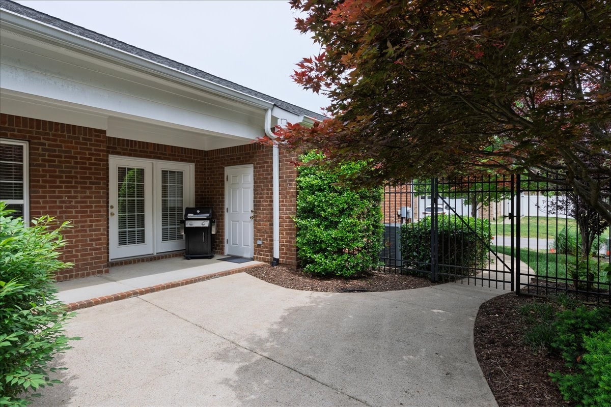 640 Springlake Dr
