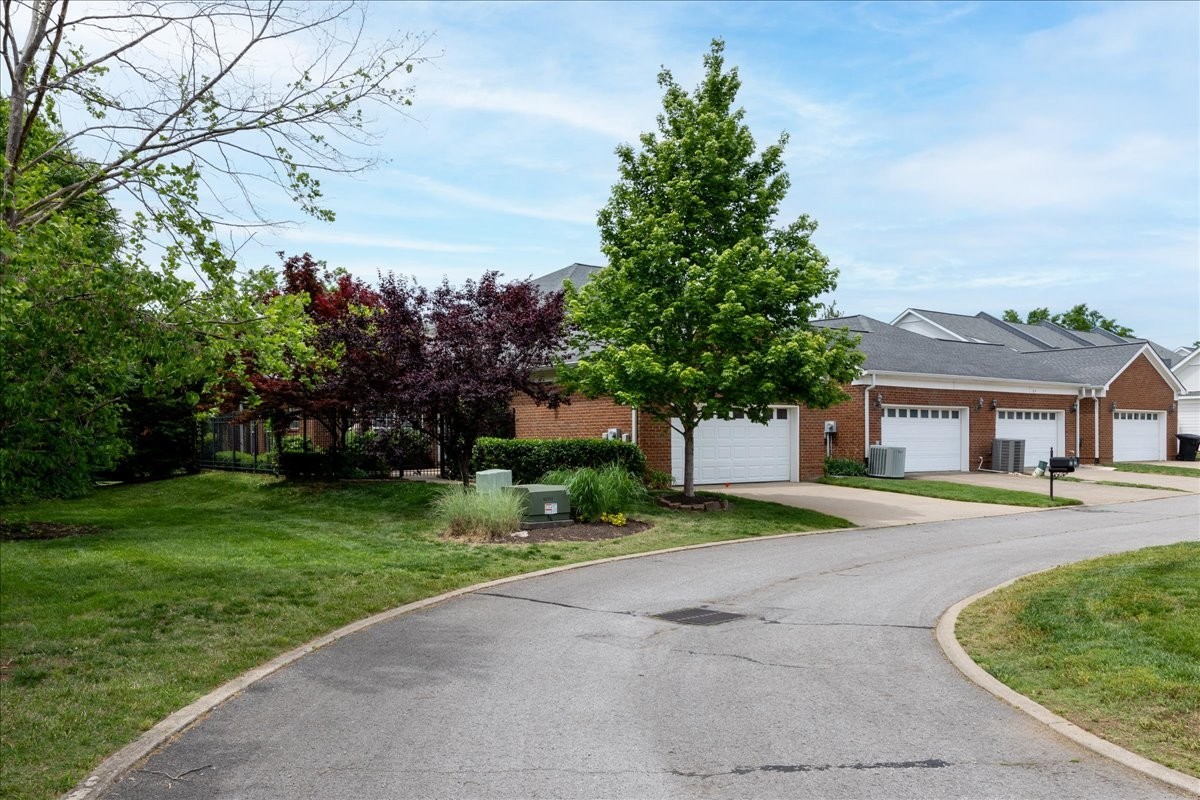 640 Springlake Dr
