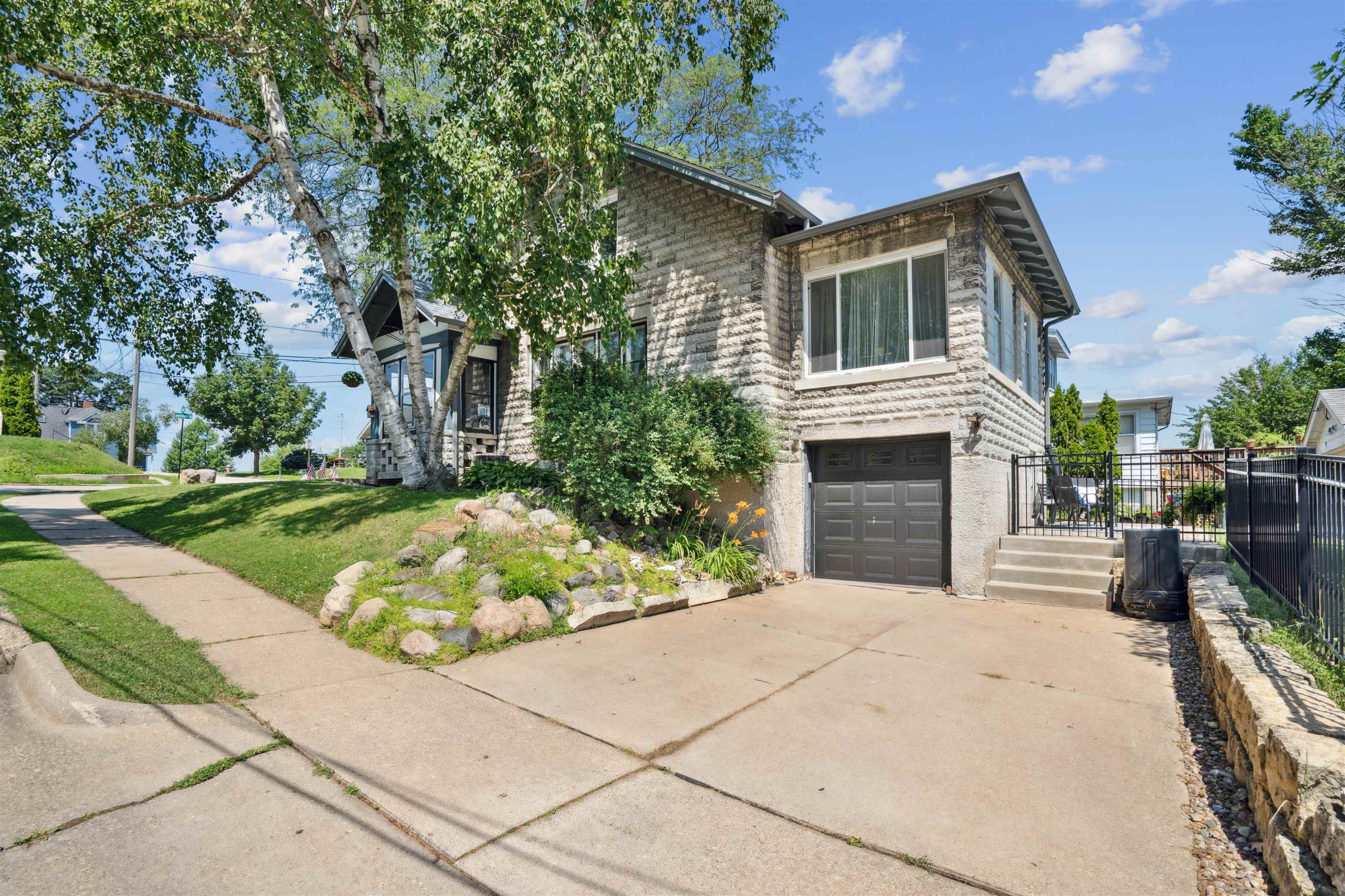 1608 Lawndale Street