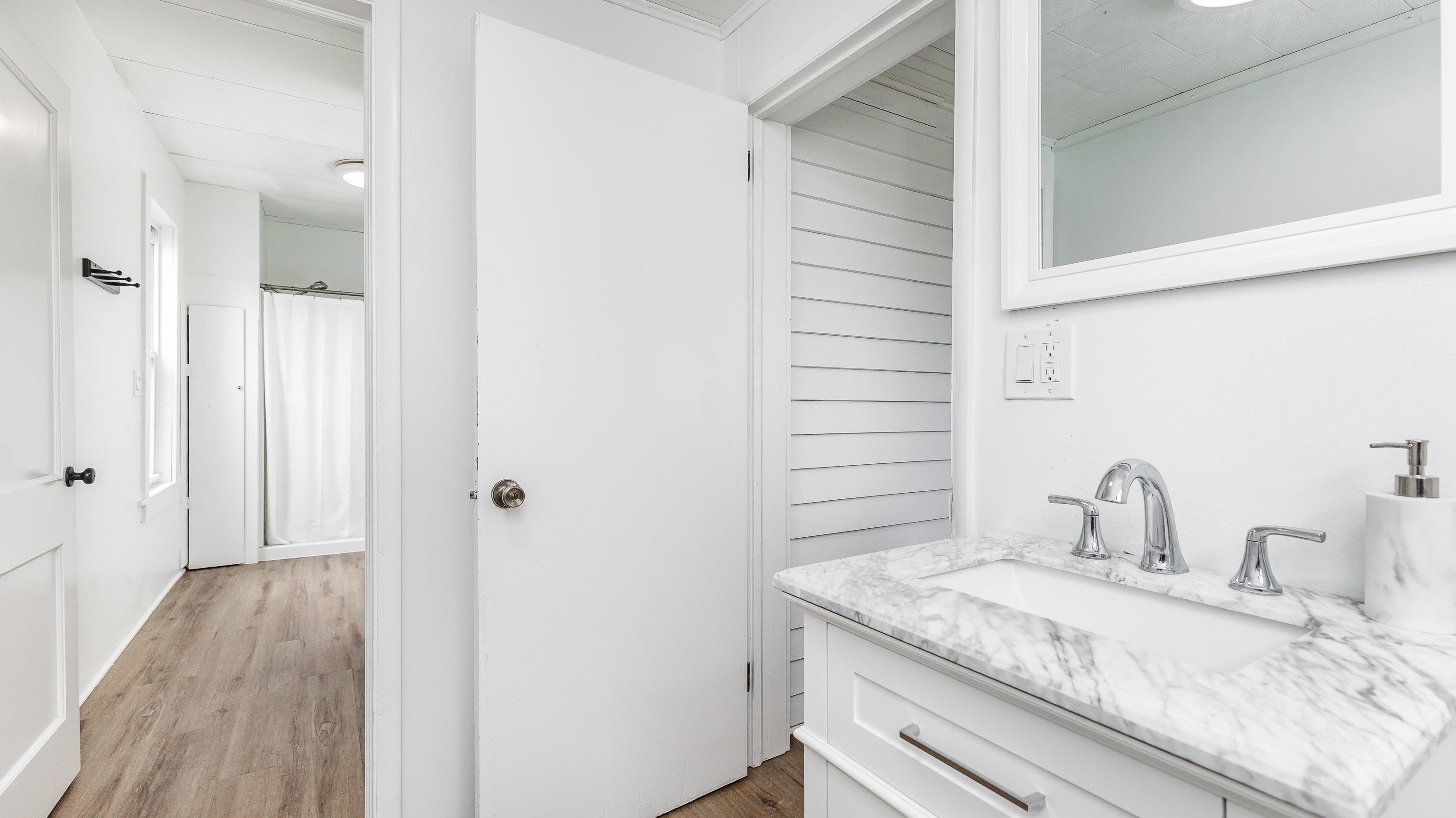 105 W Benton Street