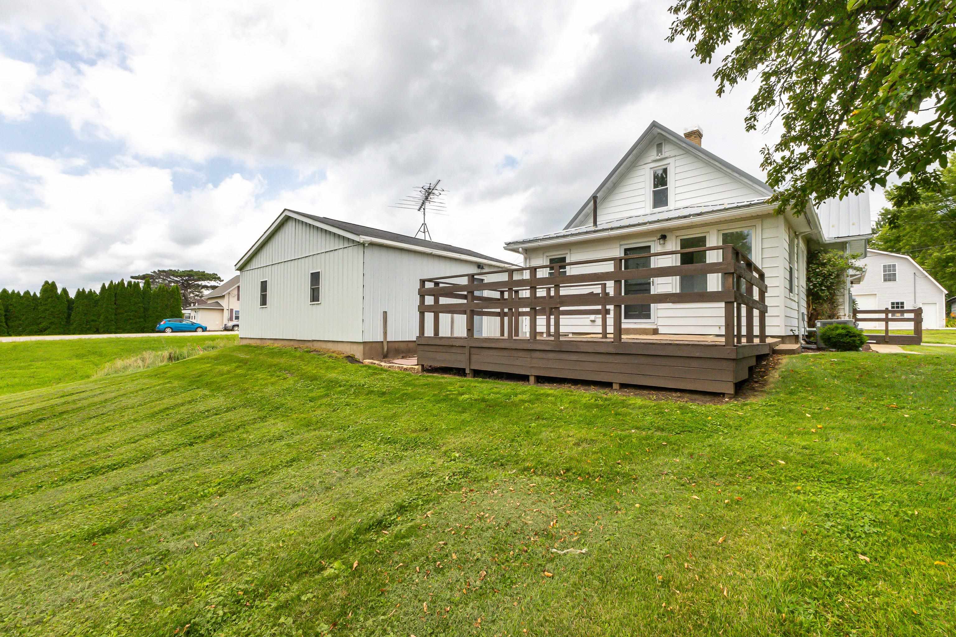 105 W Benton Street