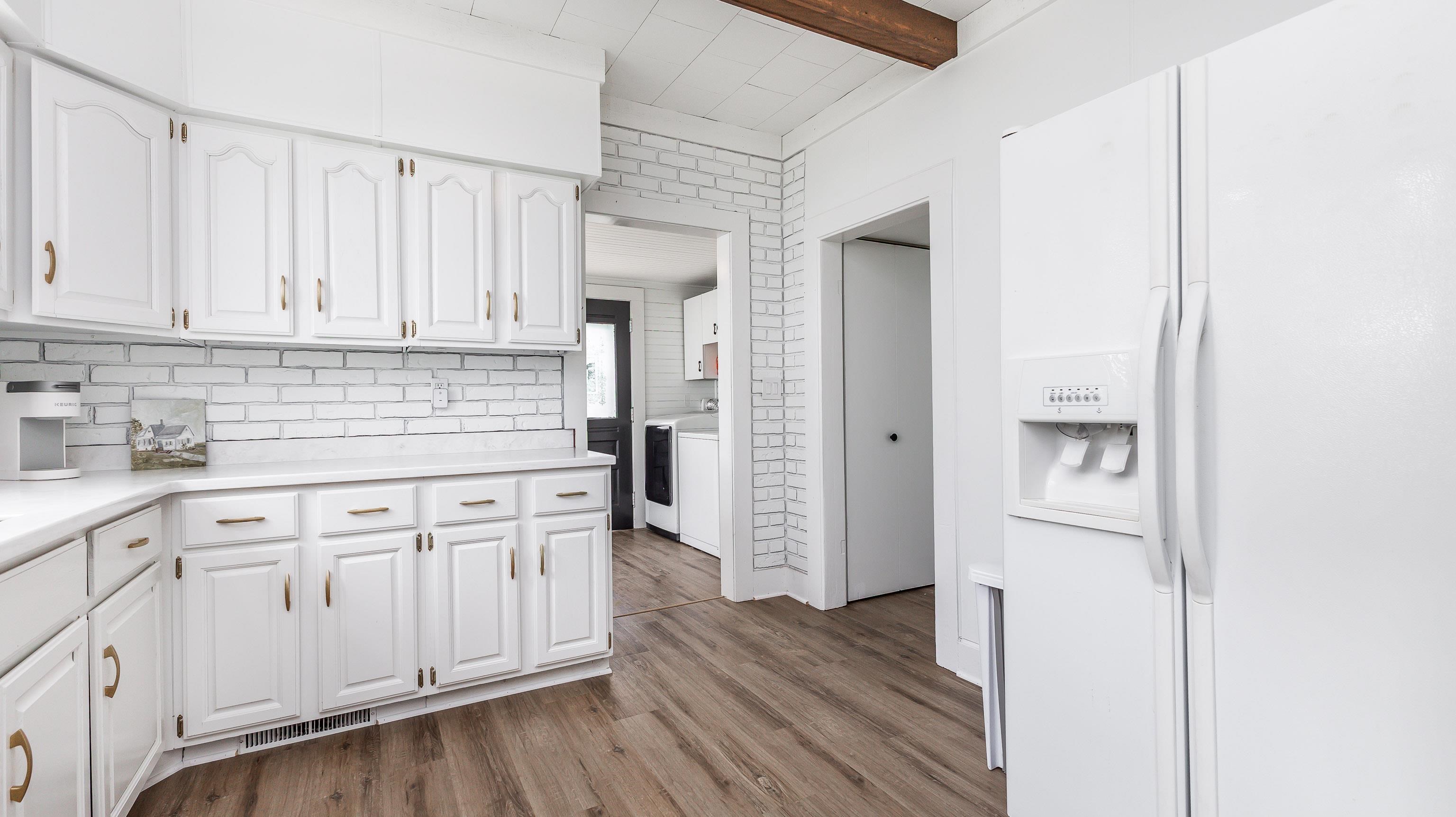 105 W Benton Street