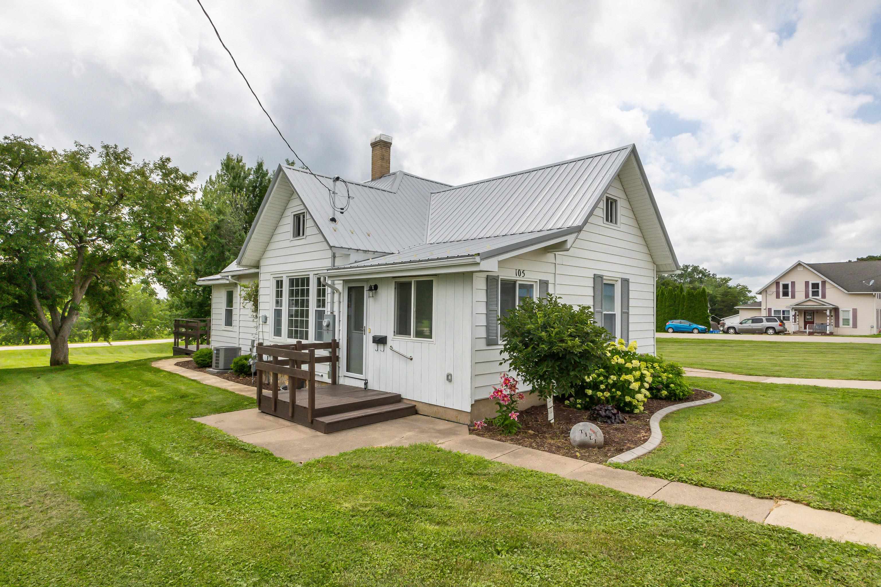 105 W Benton Street