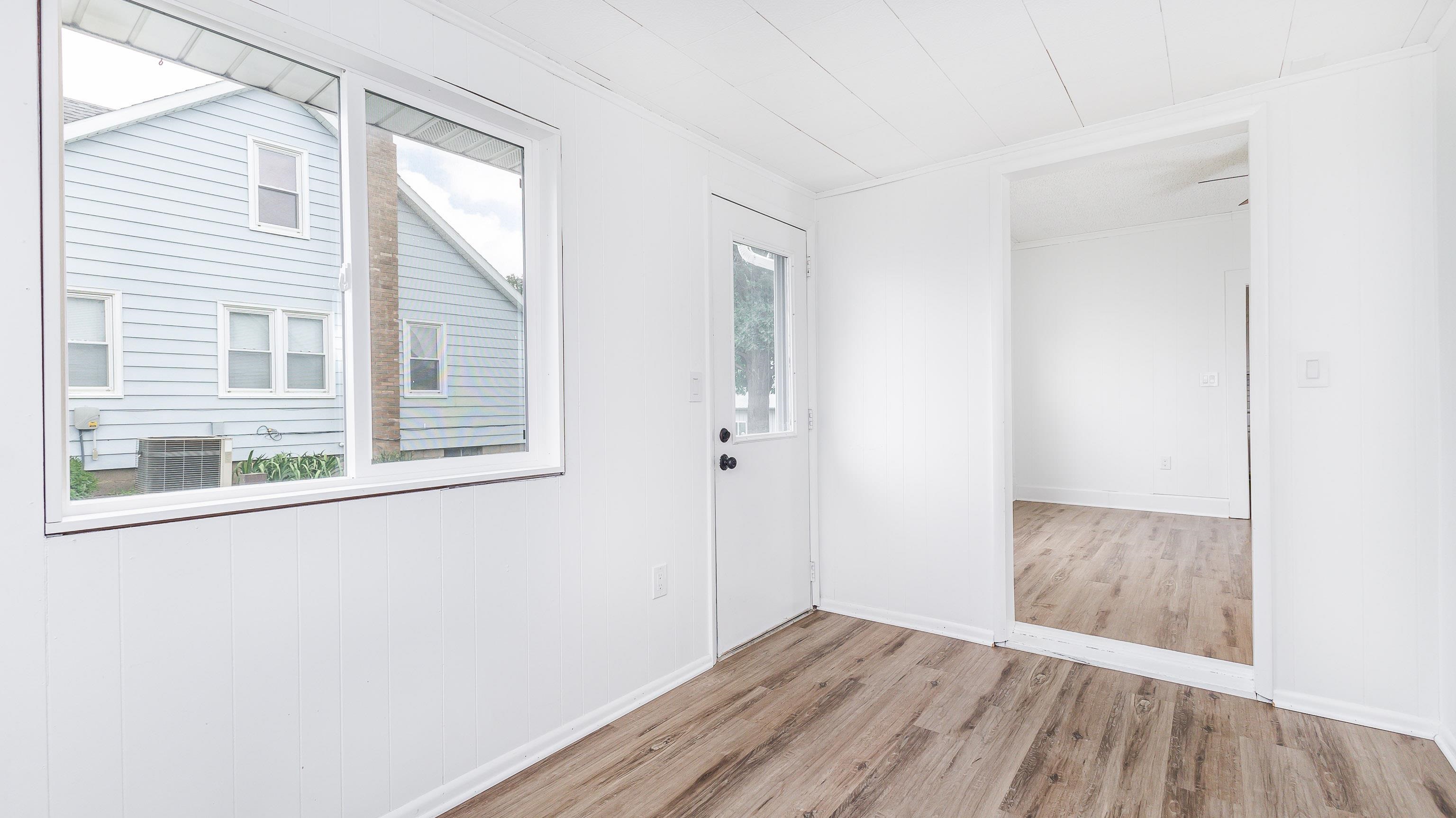 105 W Benton Street