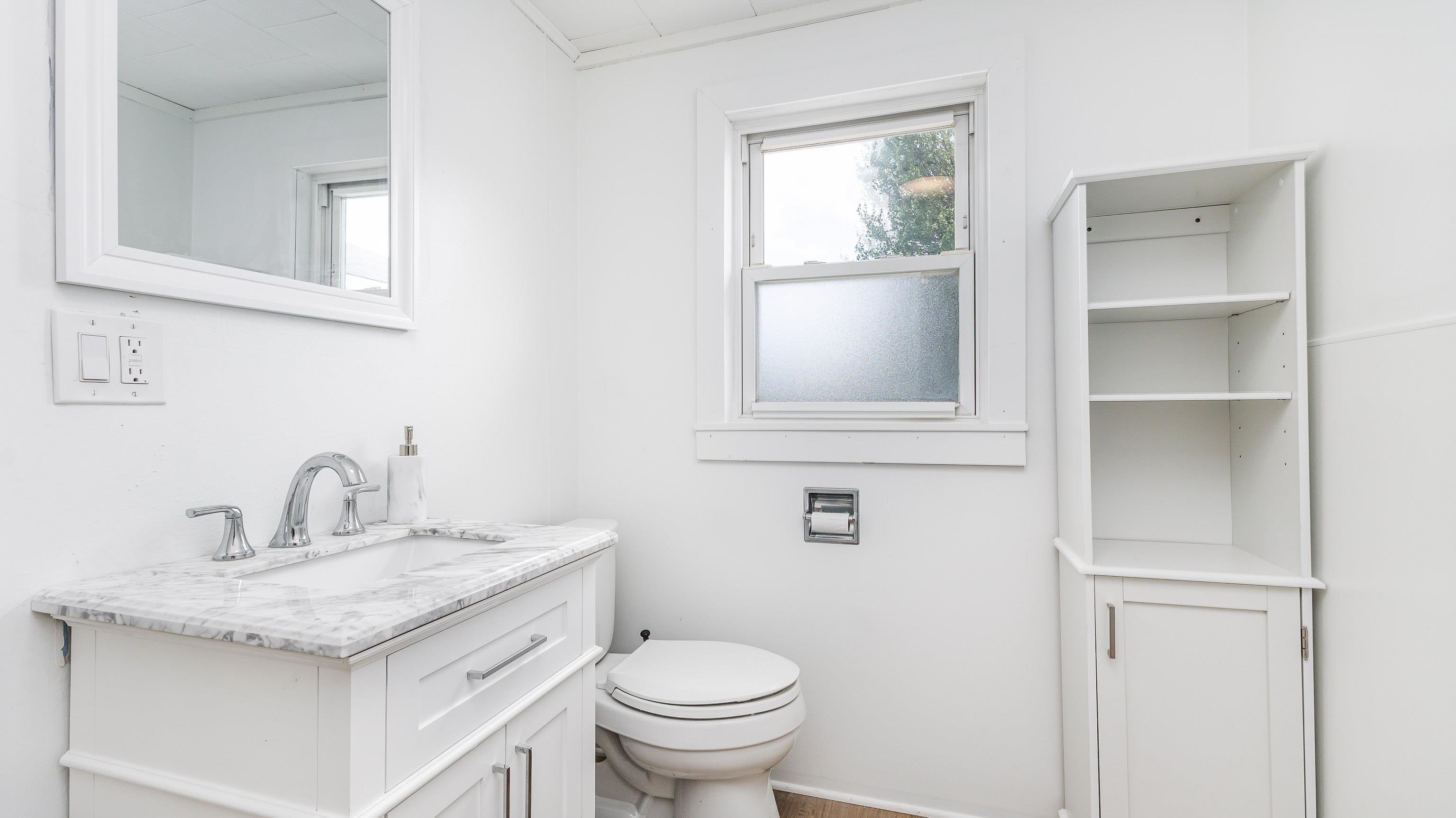 105 W Benton Street