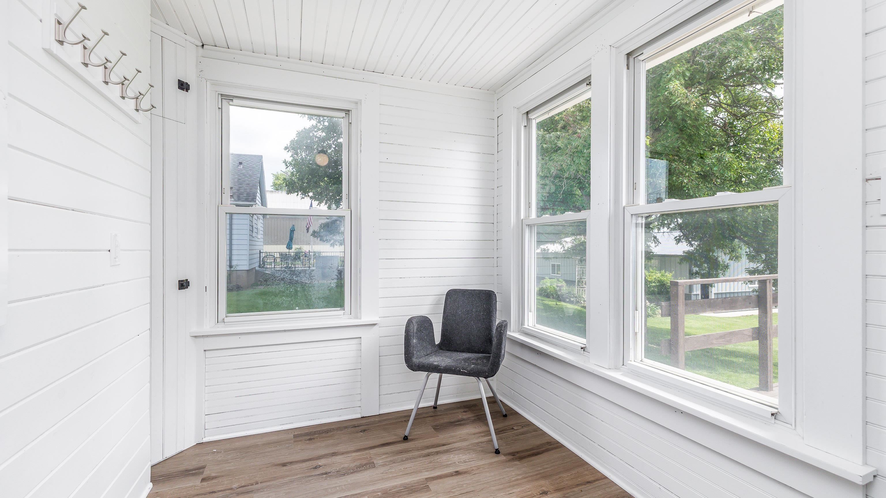 105 W Benton Street
