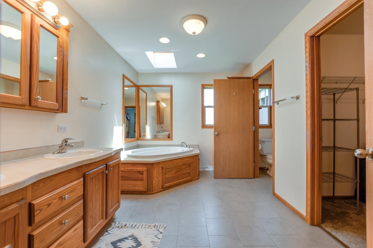 8724 South Ridge Road