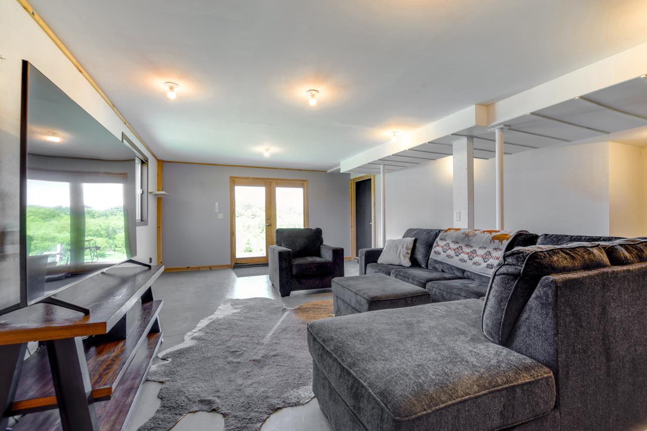 8724 South Ridge Road