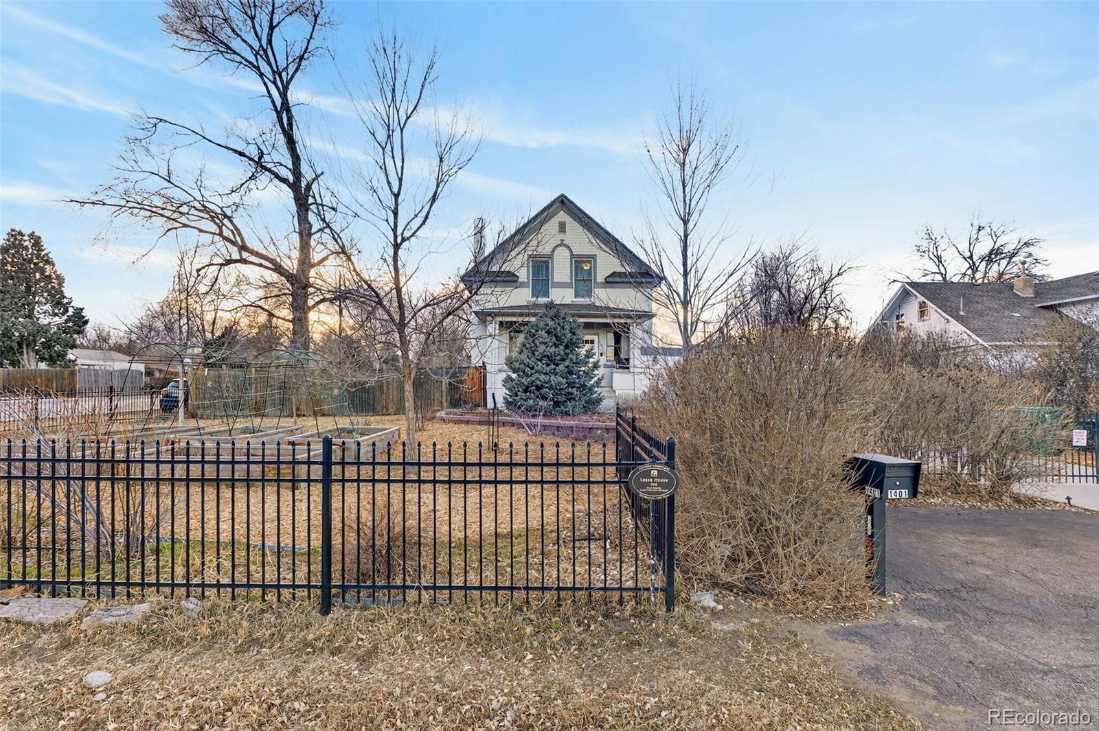 1401 Garrison Street