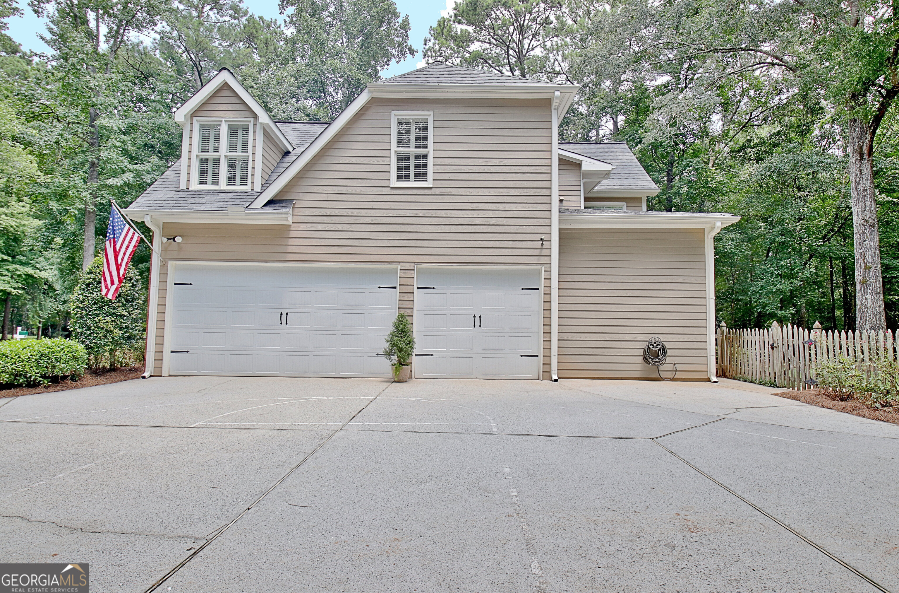 370 Stonehaven Drive