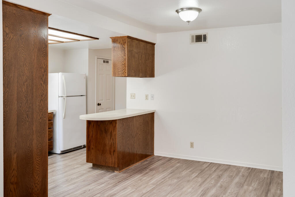 522 W Victoria Street, C