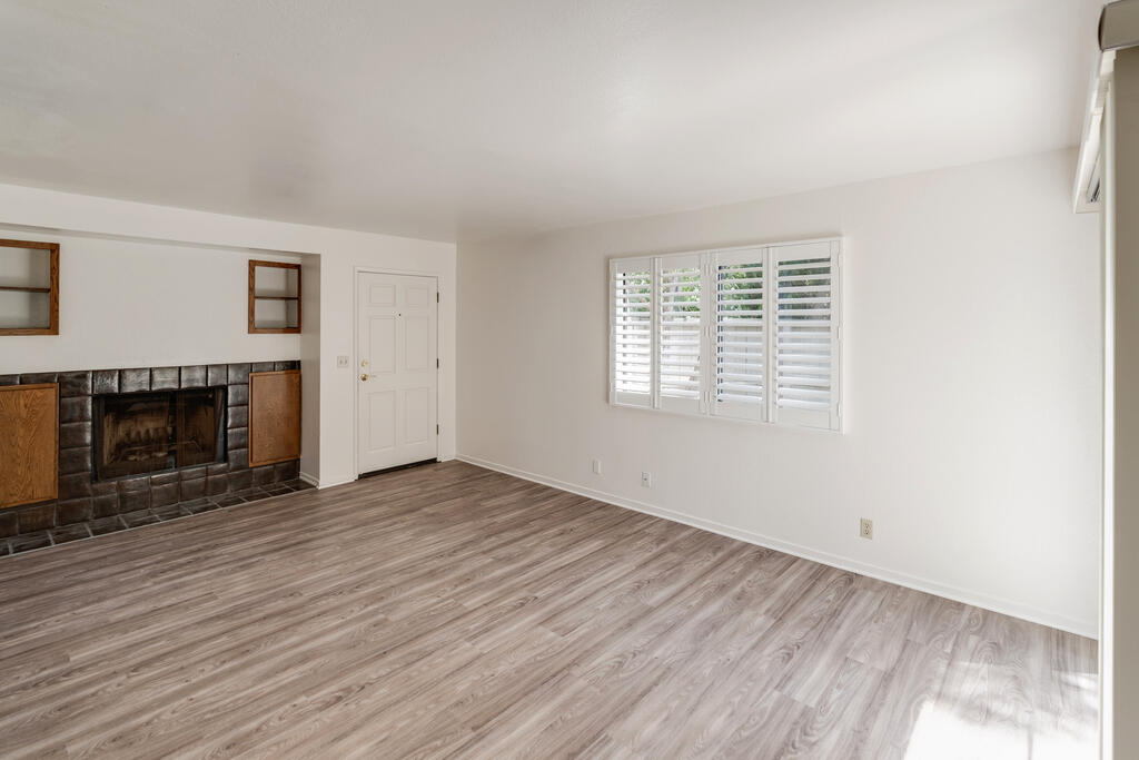 522 W Victoria Street, C