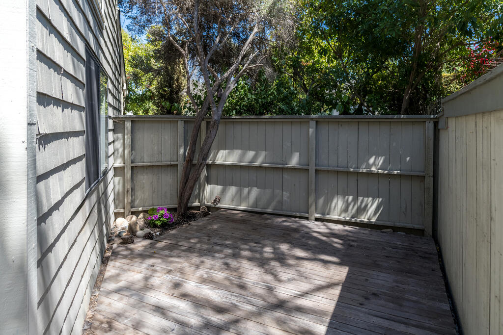 522 W Victoria Street, C